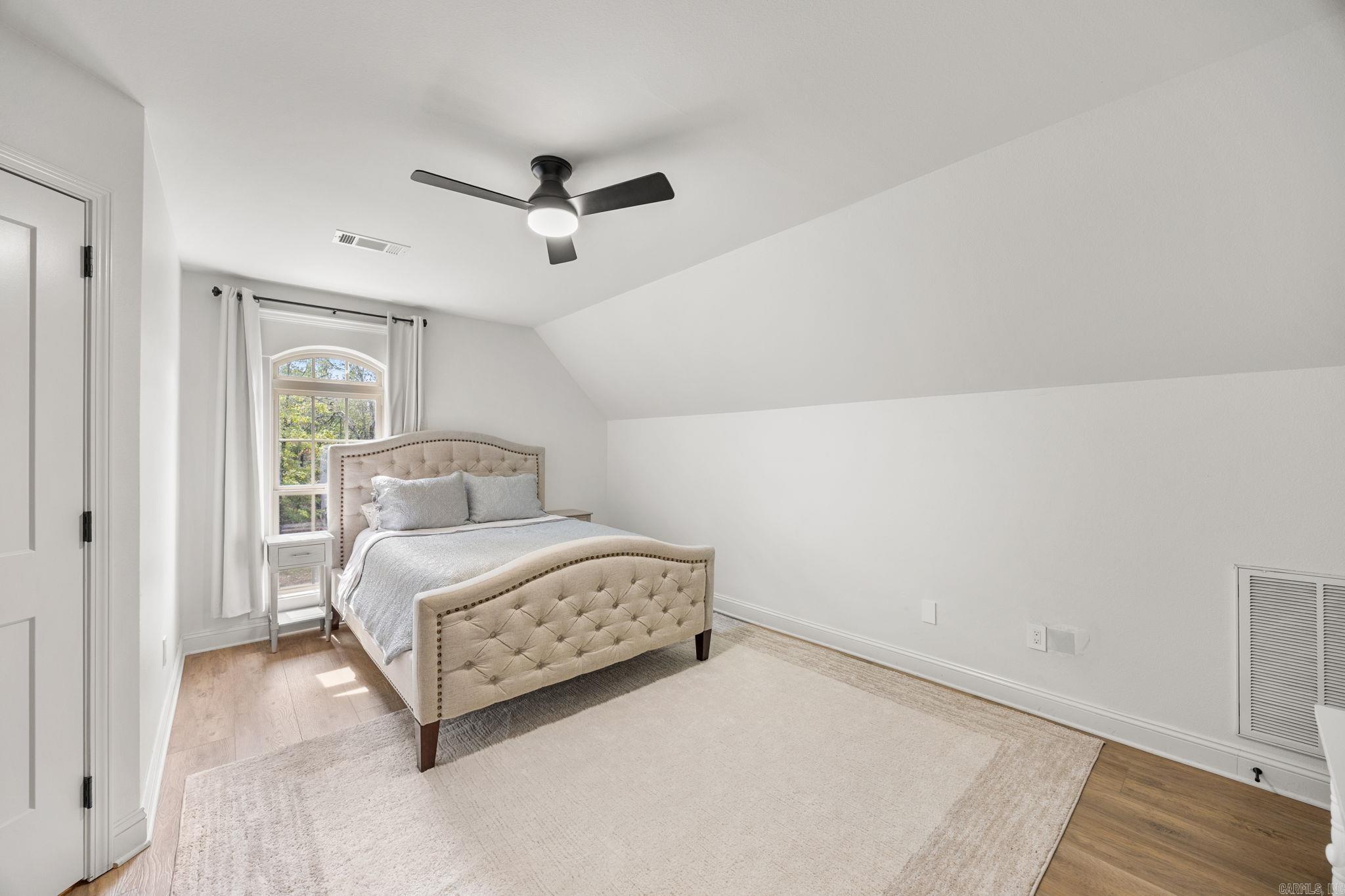 170 Parkway Square Property Photo 34
