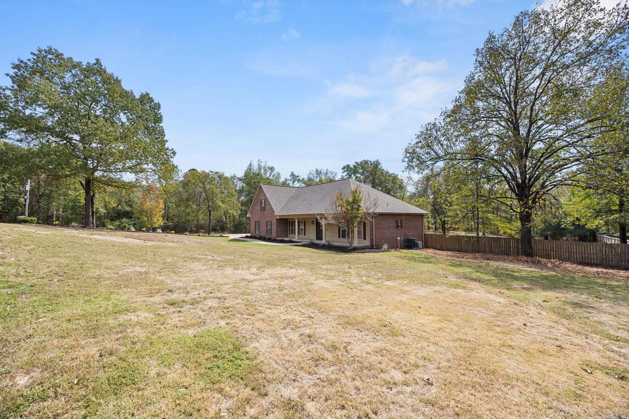 170 Parkway Square Property Photo 42