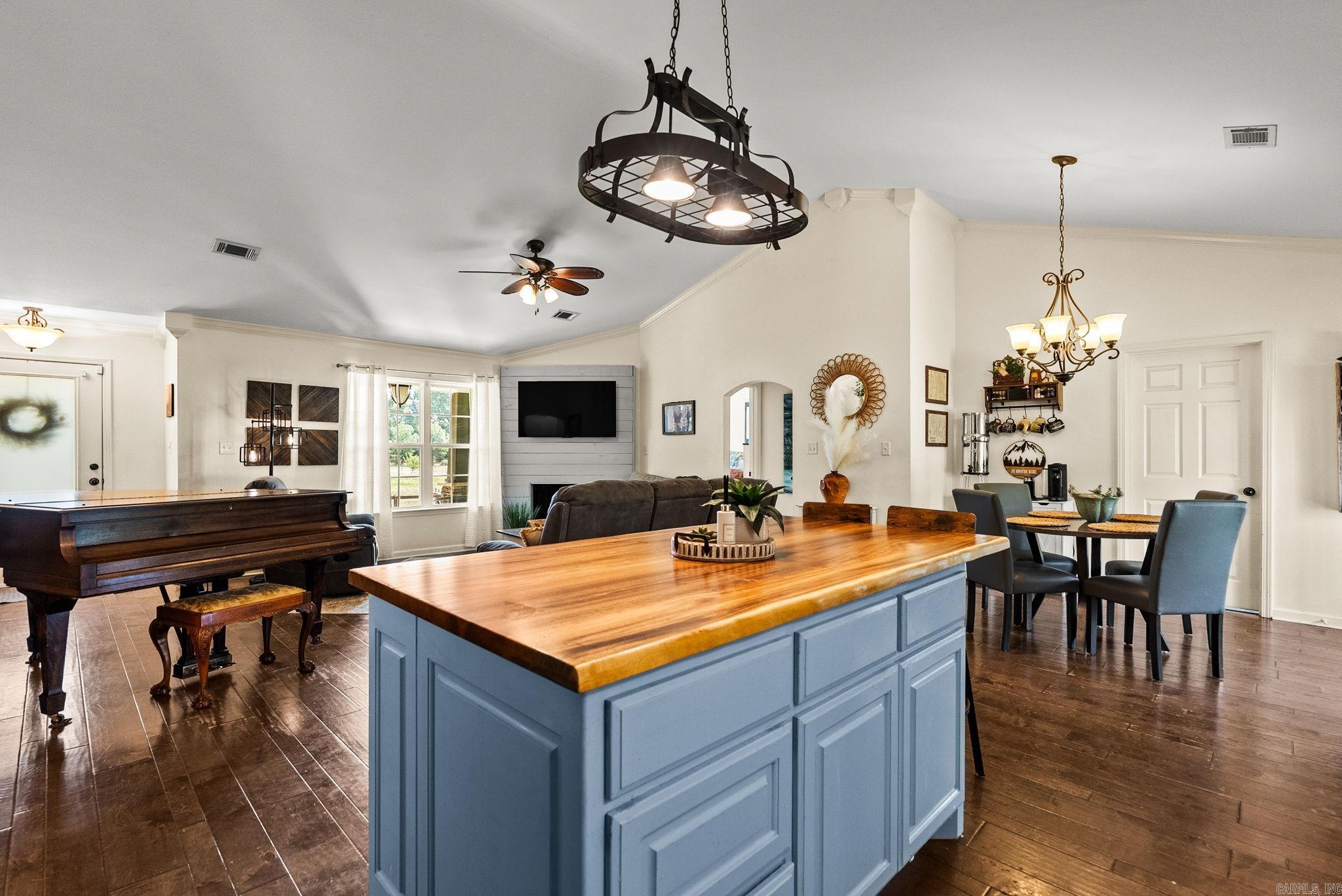 29 Piney Property Photo 7
