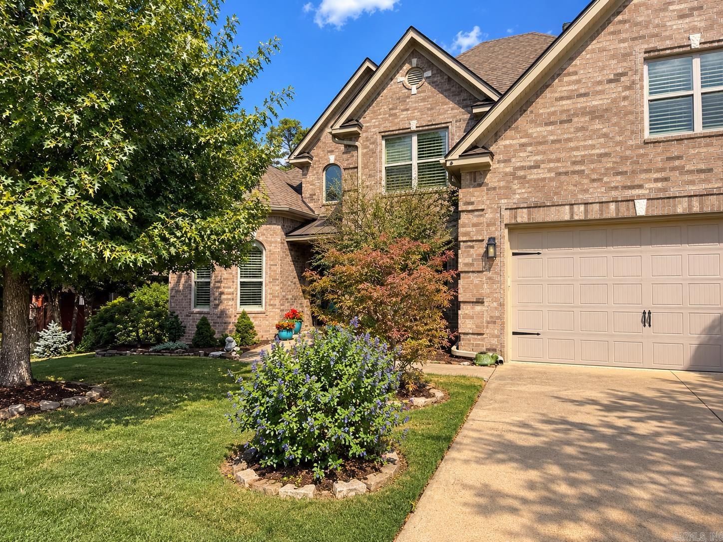 32 Tournay Circle Property Photo 2
