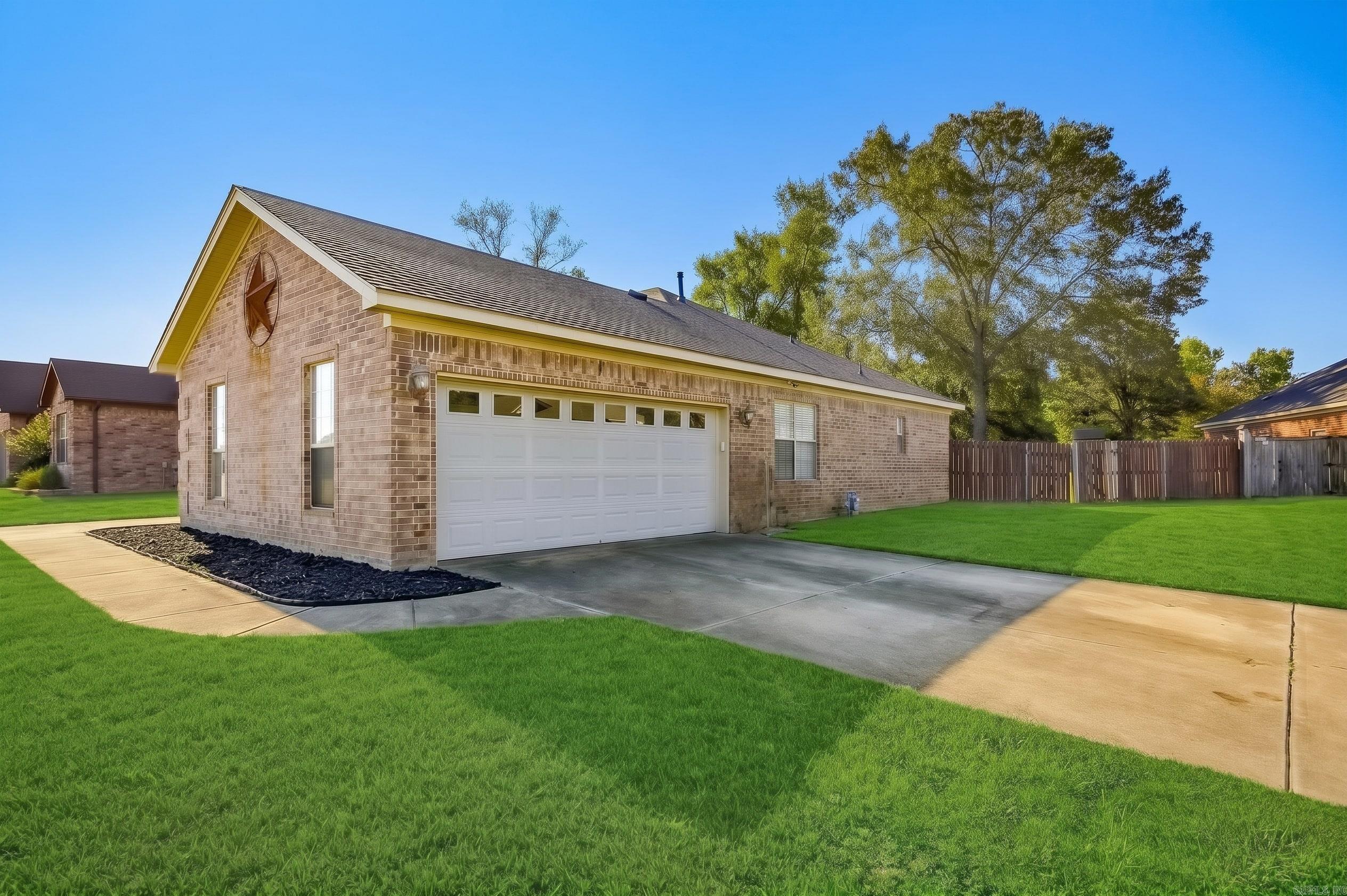 6033 Flight Court Property Photo 2
