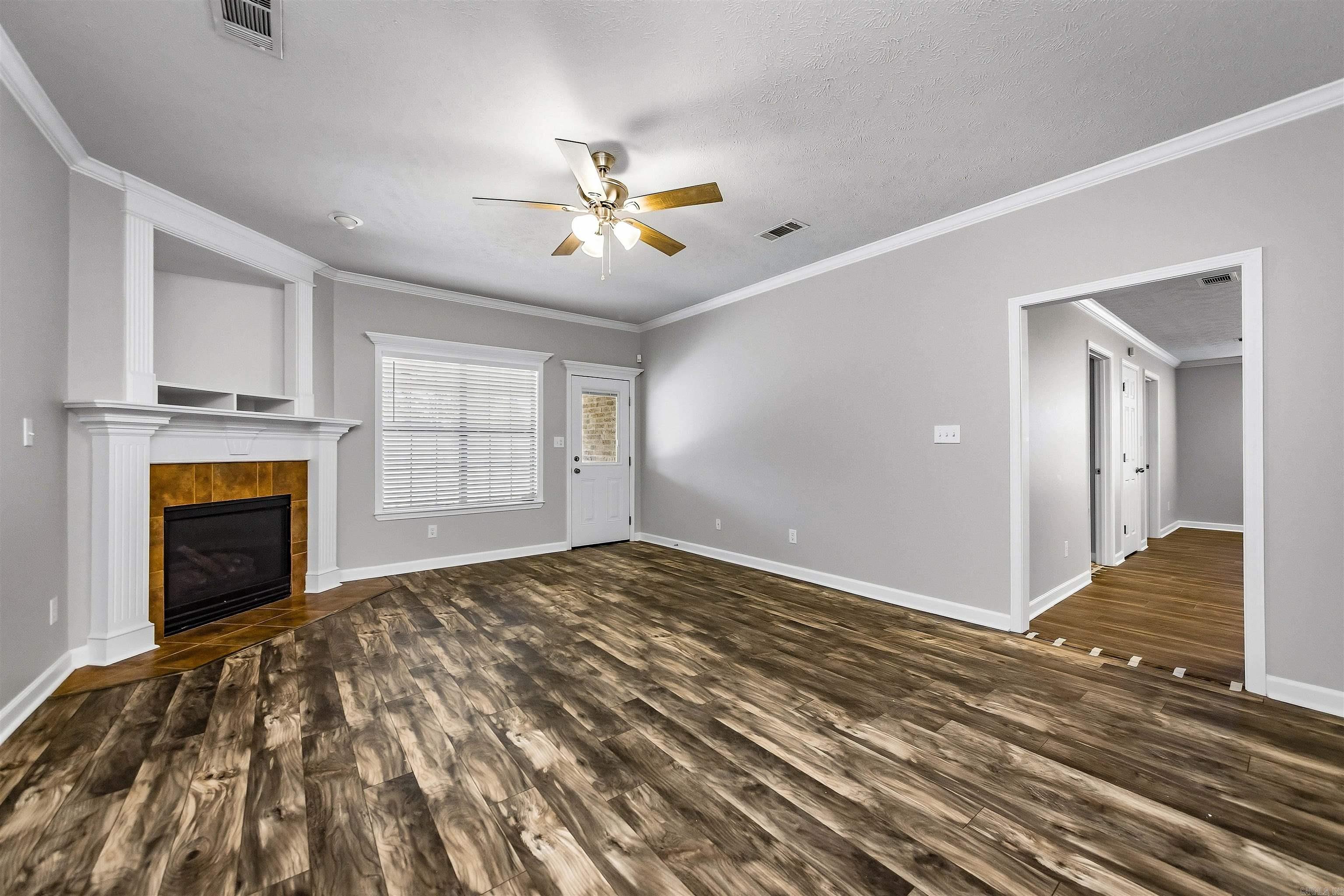 6033 Flight Court Property Photo 3