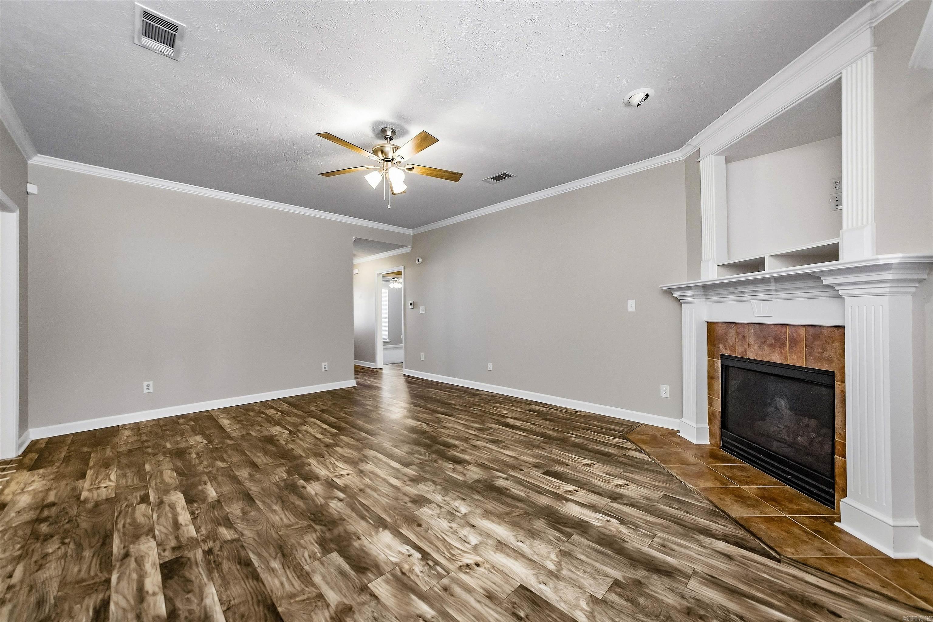 6033 Flight Court Property Photo 4