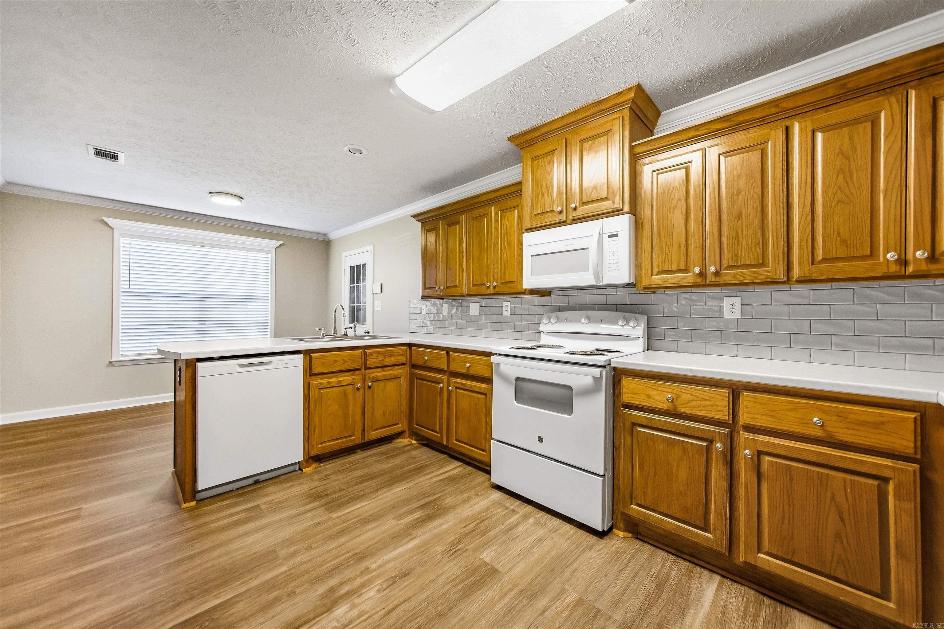 6033 Flight Court Property Photo 7