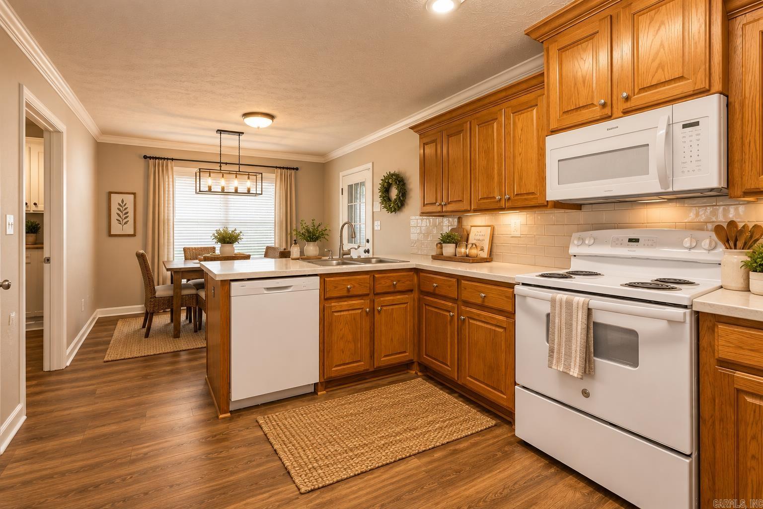 6033 Flight Court Property Photo 8