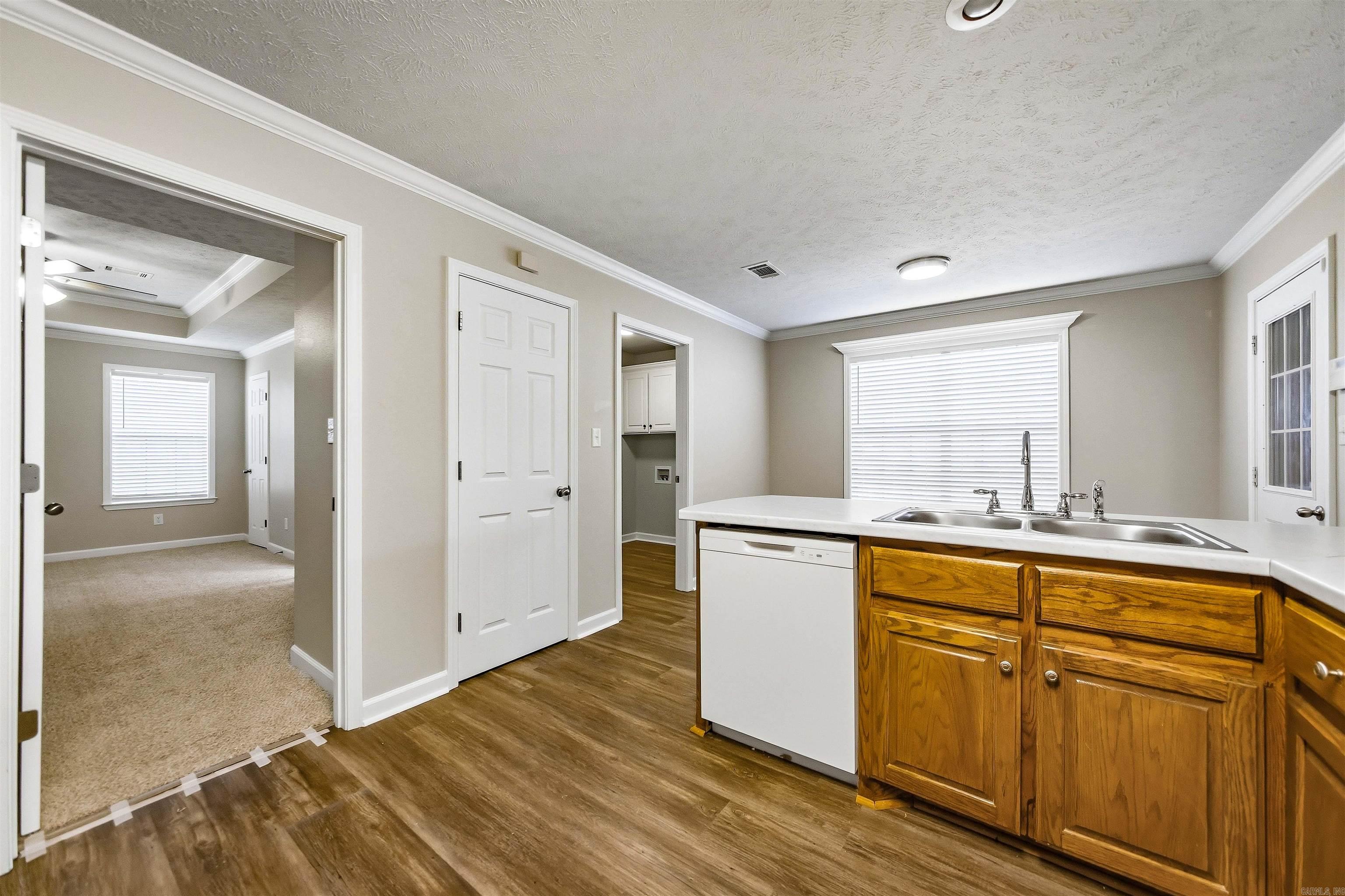 6033 Flight Court Property Photo 9