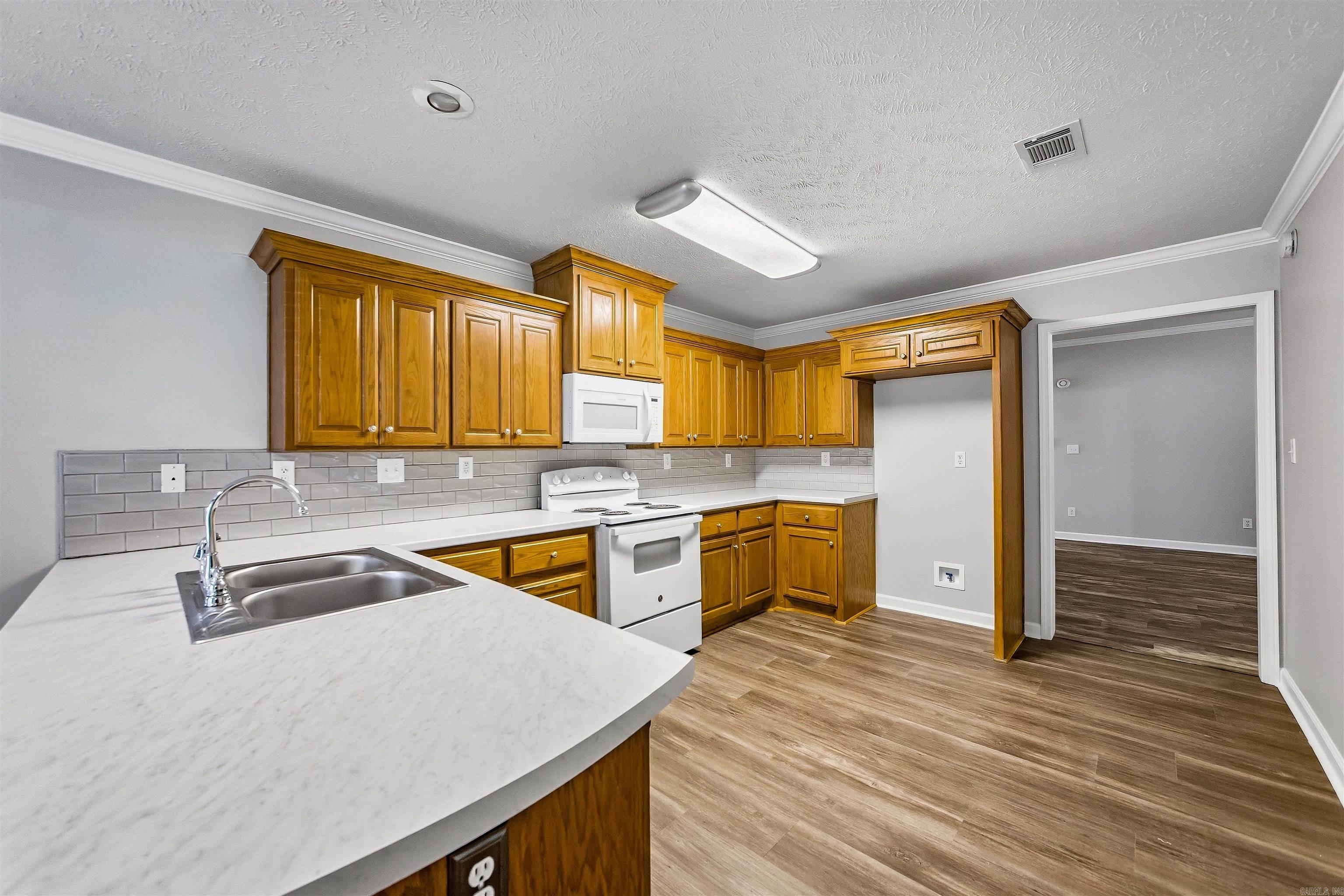 6033 Flight Court Property Photo 10