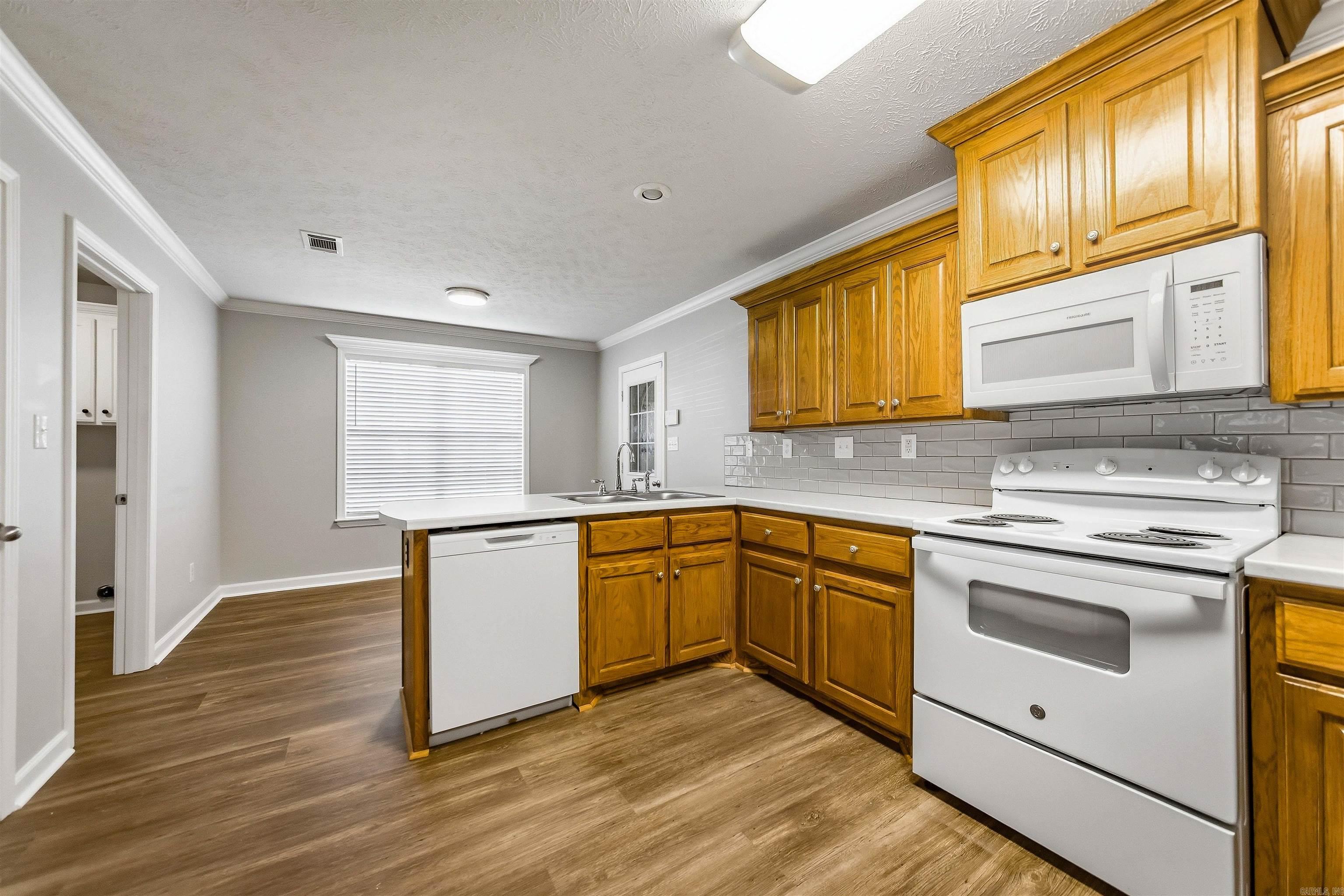 6033 Flight Court Property Photo 11