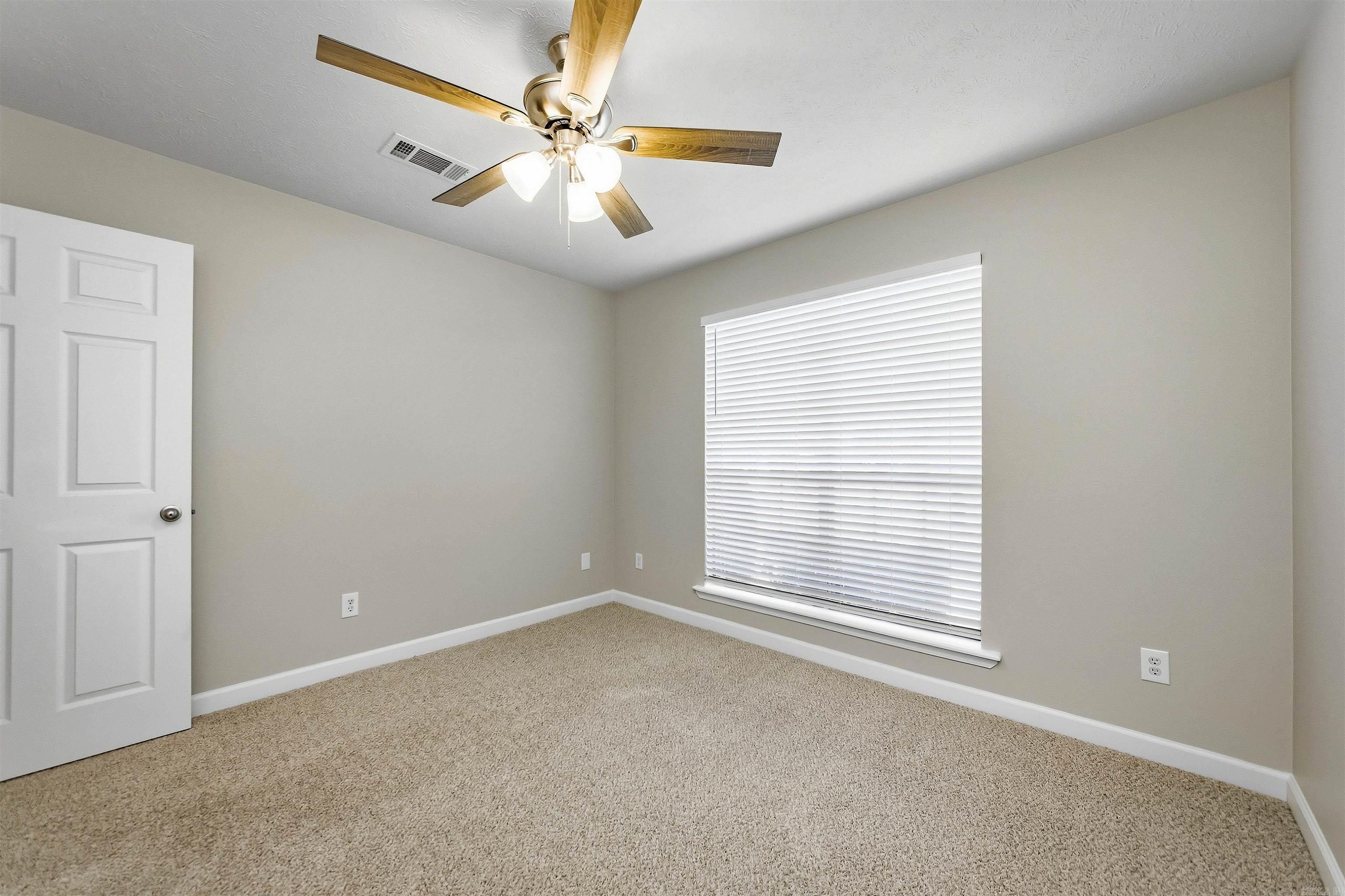 6033 Flight Court Property Photo 24