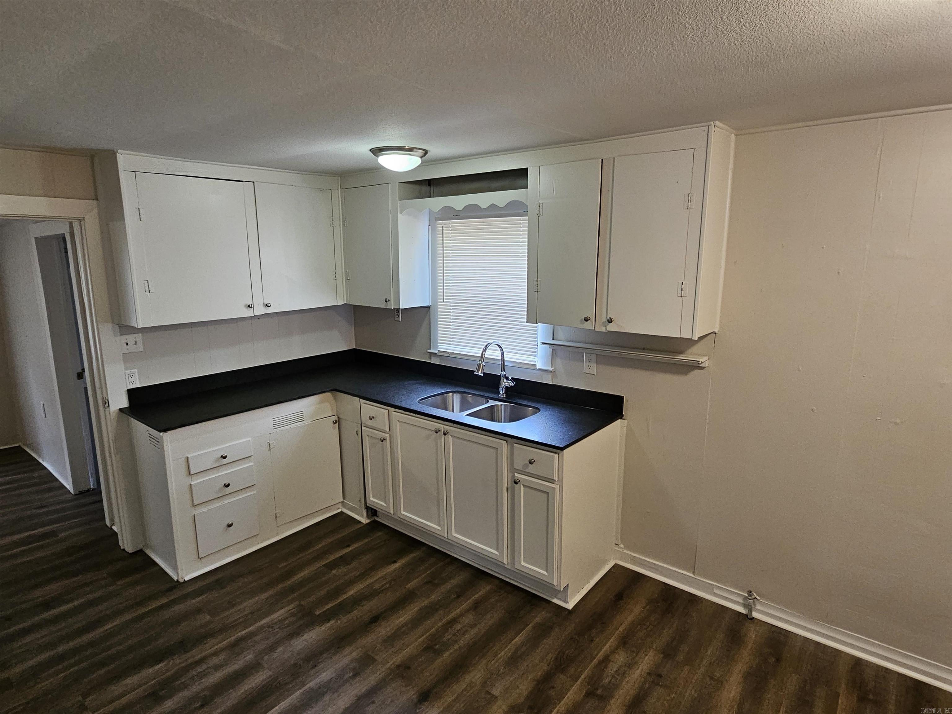 17122 And 17124 Arch Street Property Photo 2