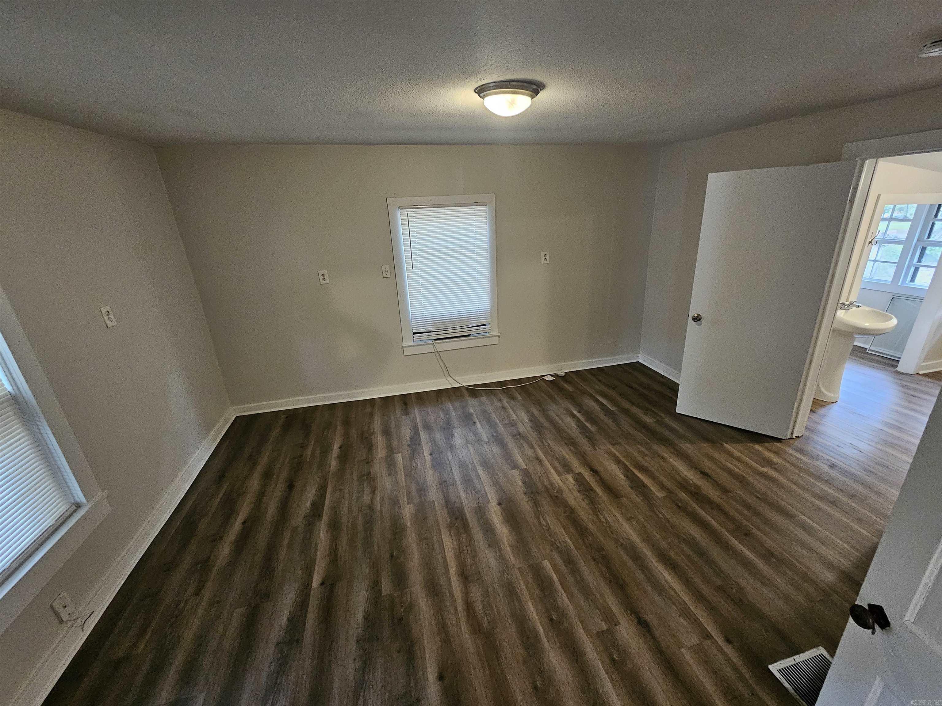 17122 And 17124 Arch Street Property Photo 5