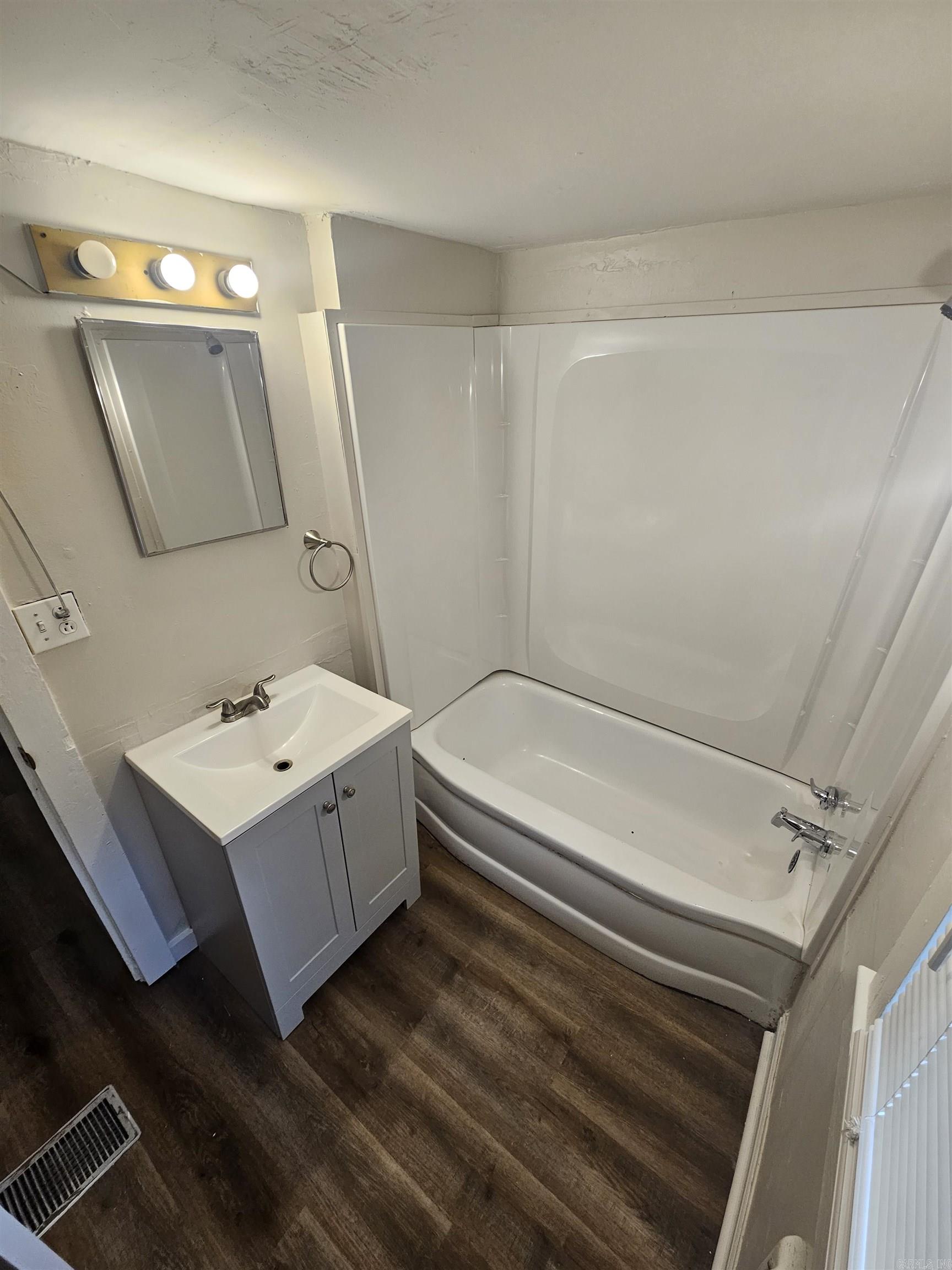 17122 And 17124 Arch Street Property Photo 8