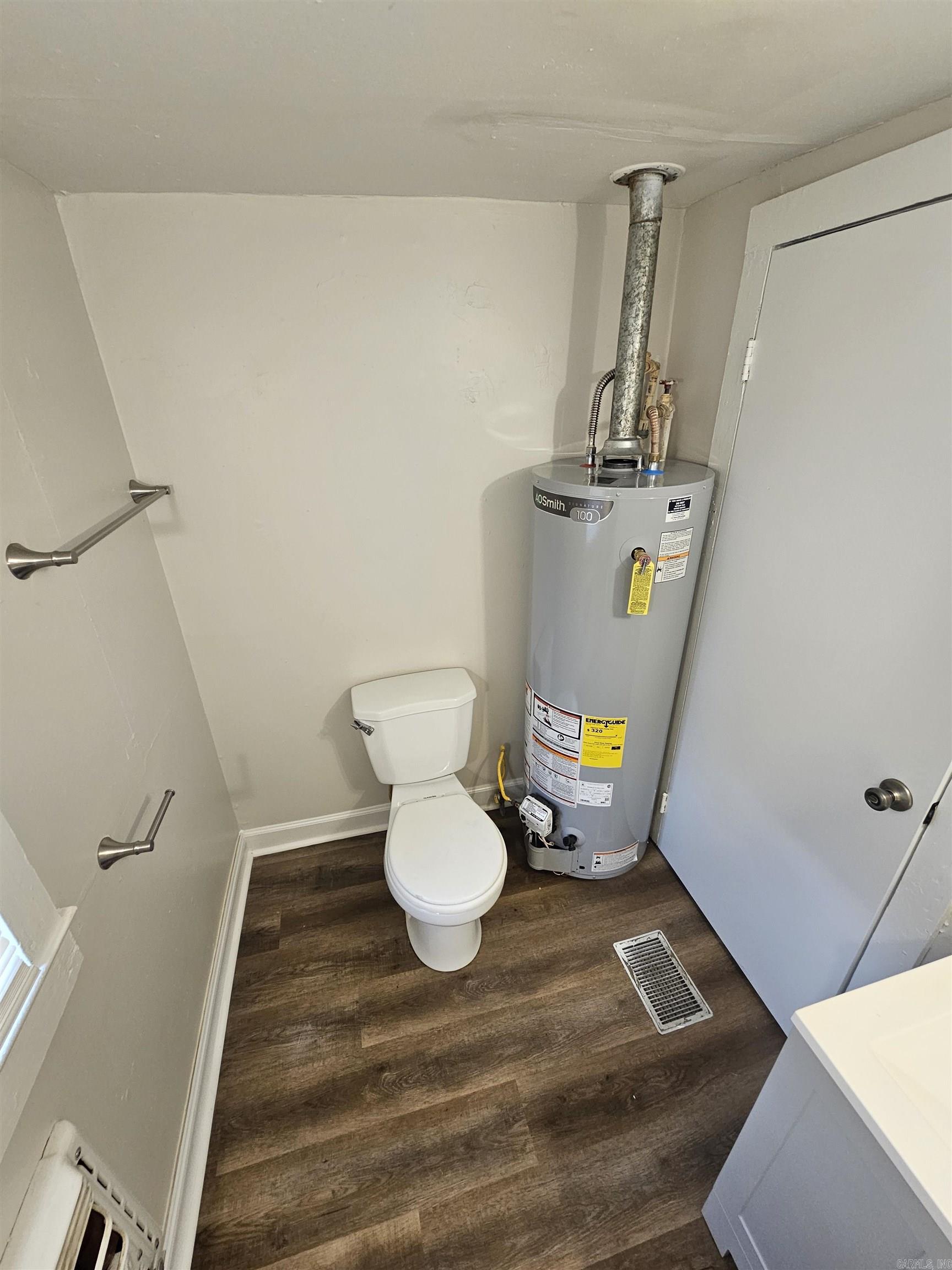 17122 And 17124 Arch Street Property Photo 9