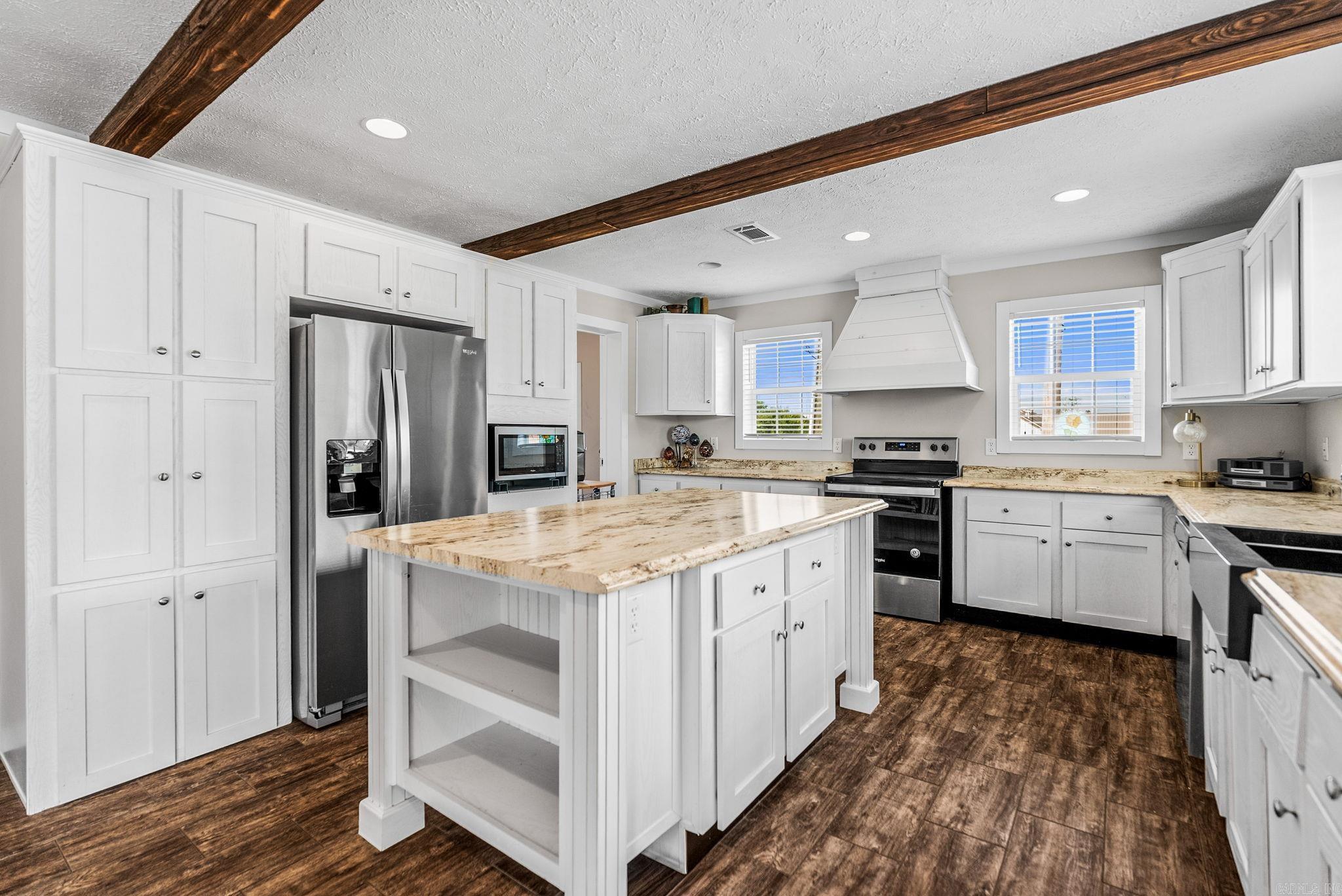 6 Mahan Property Photo 36