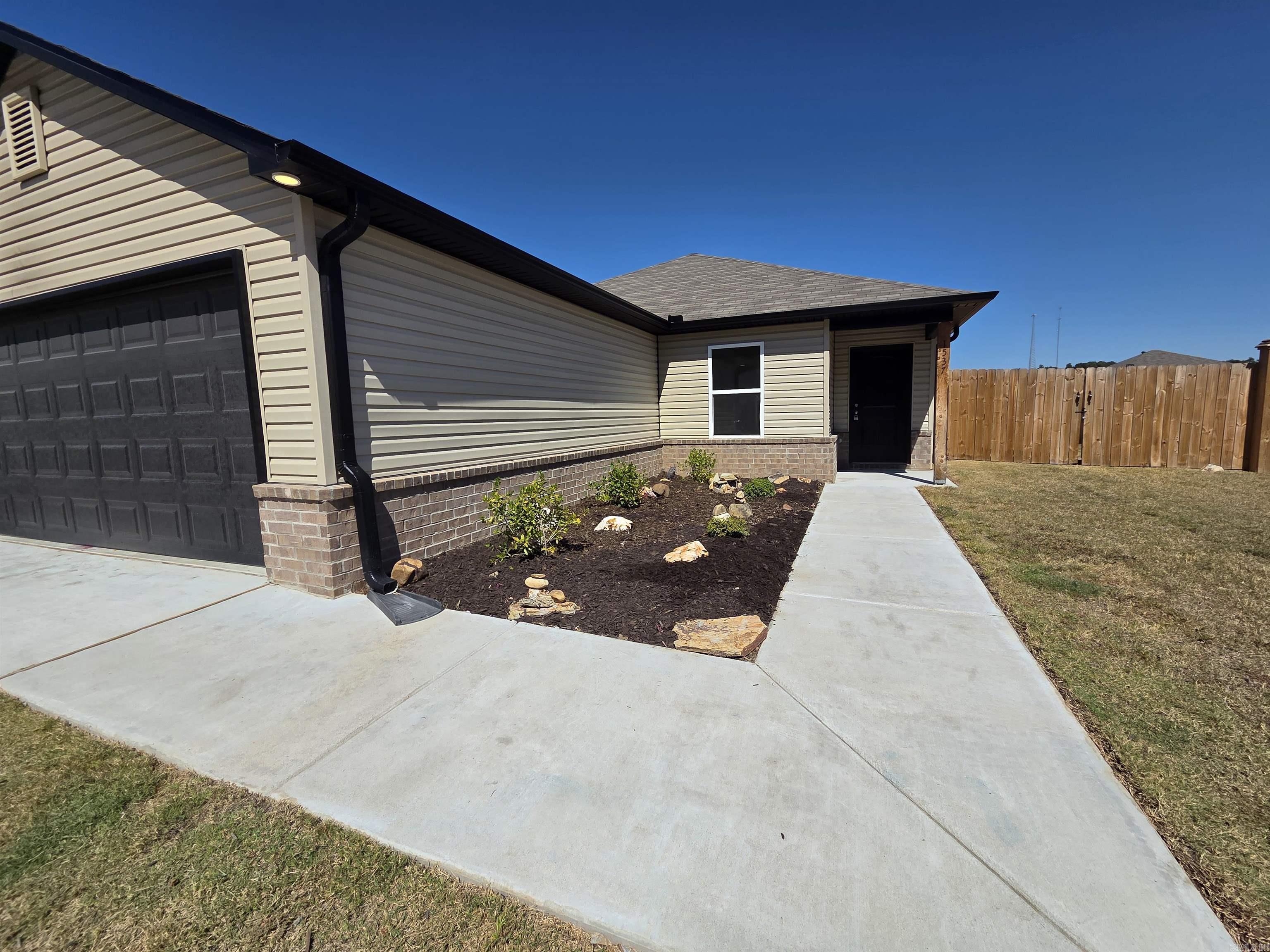 1537 Meadows Drive Property Photo 2