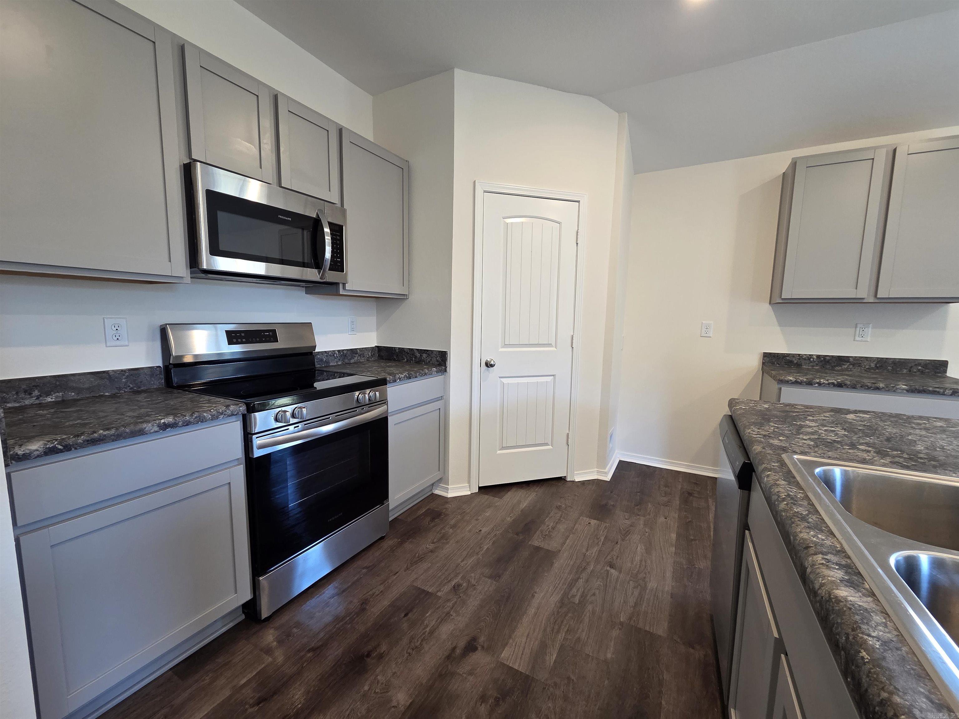 1537 Meadows Drive Property Photo 28