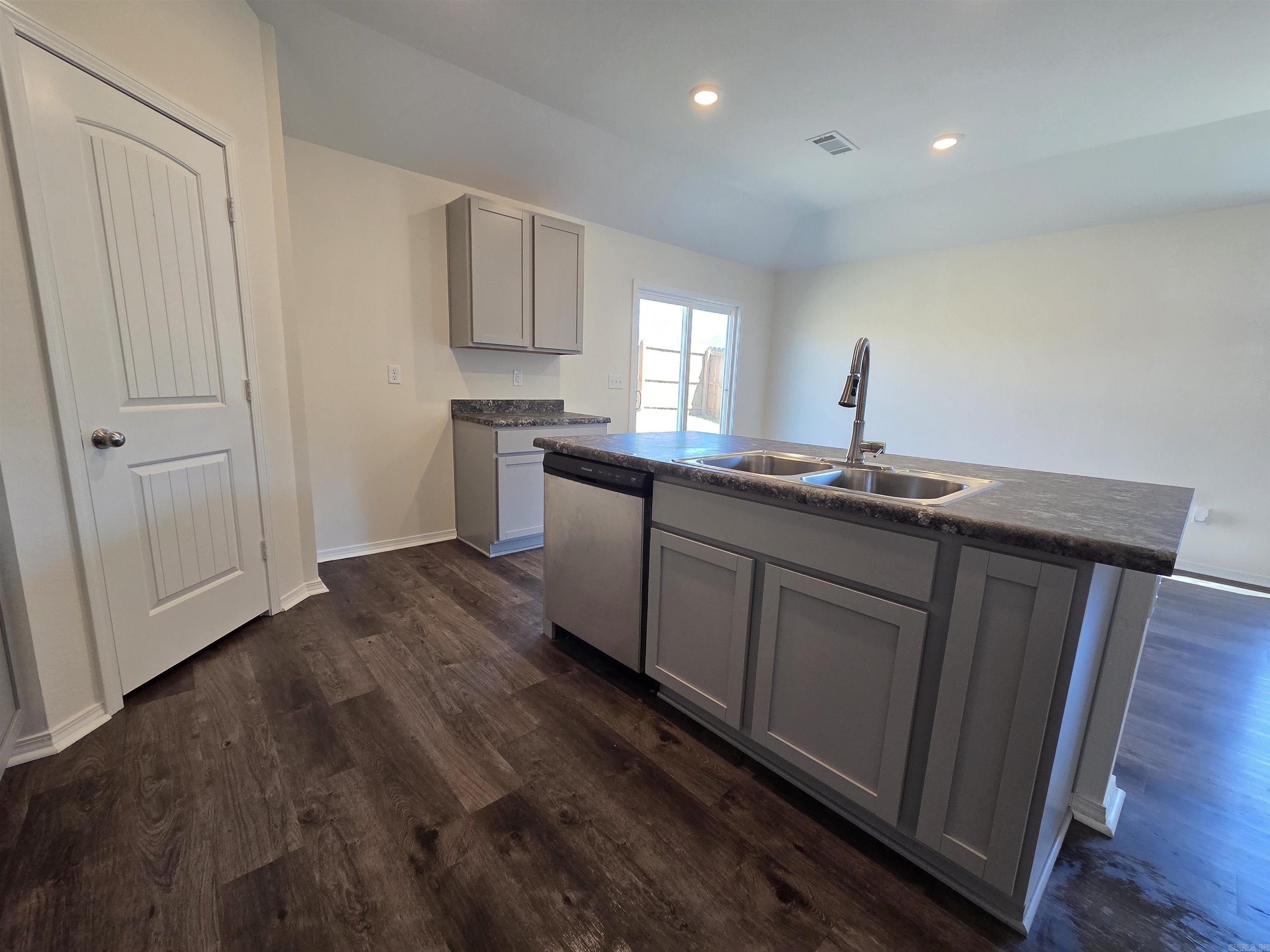 1537 Meadows Drive Property Photo 29