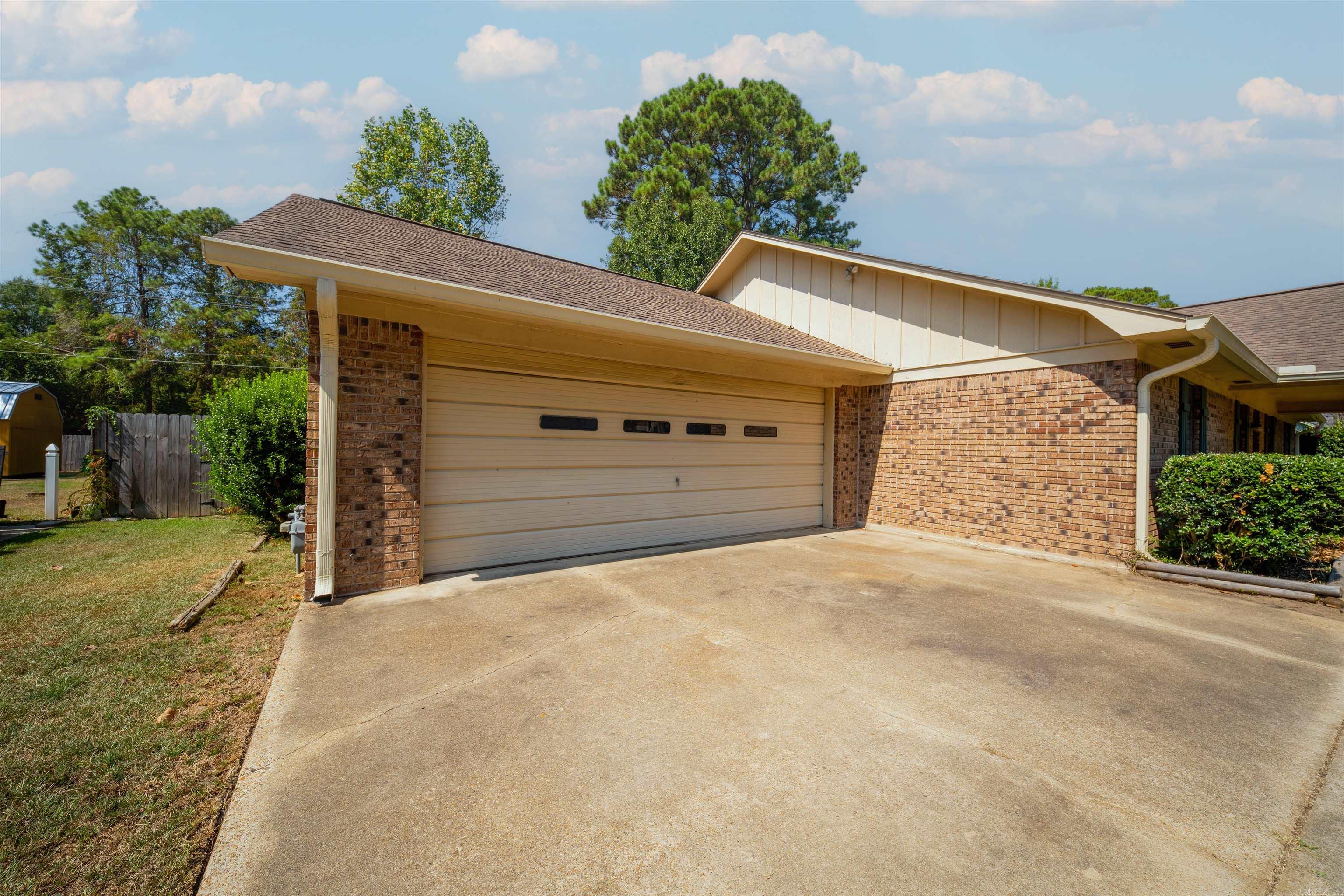 1174 Fabre Circle Property Photo 3