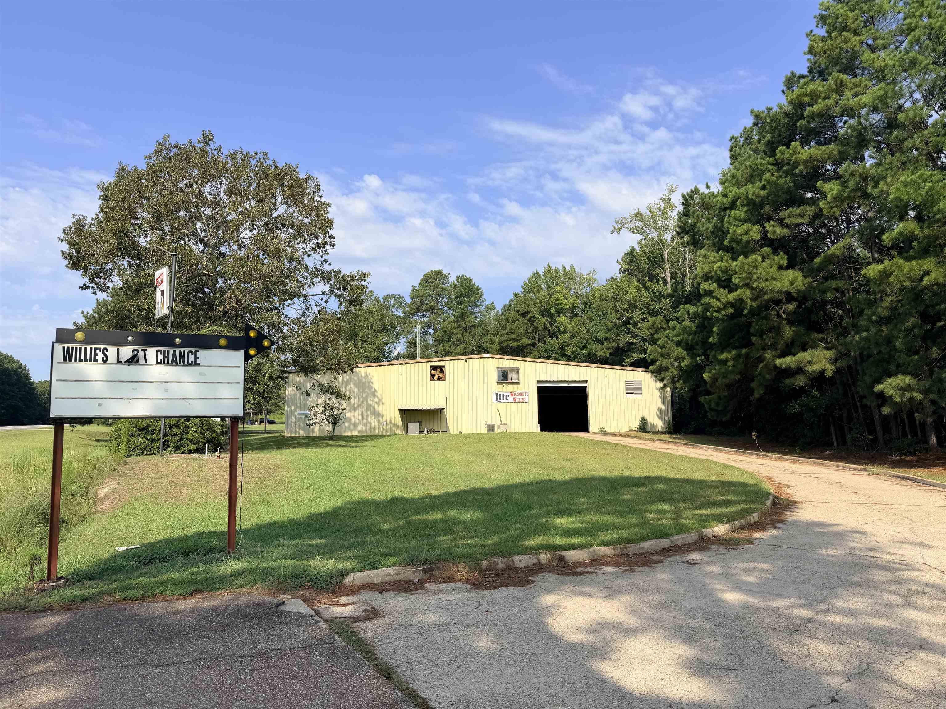14070 Strong Hwy Property Photo 1