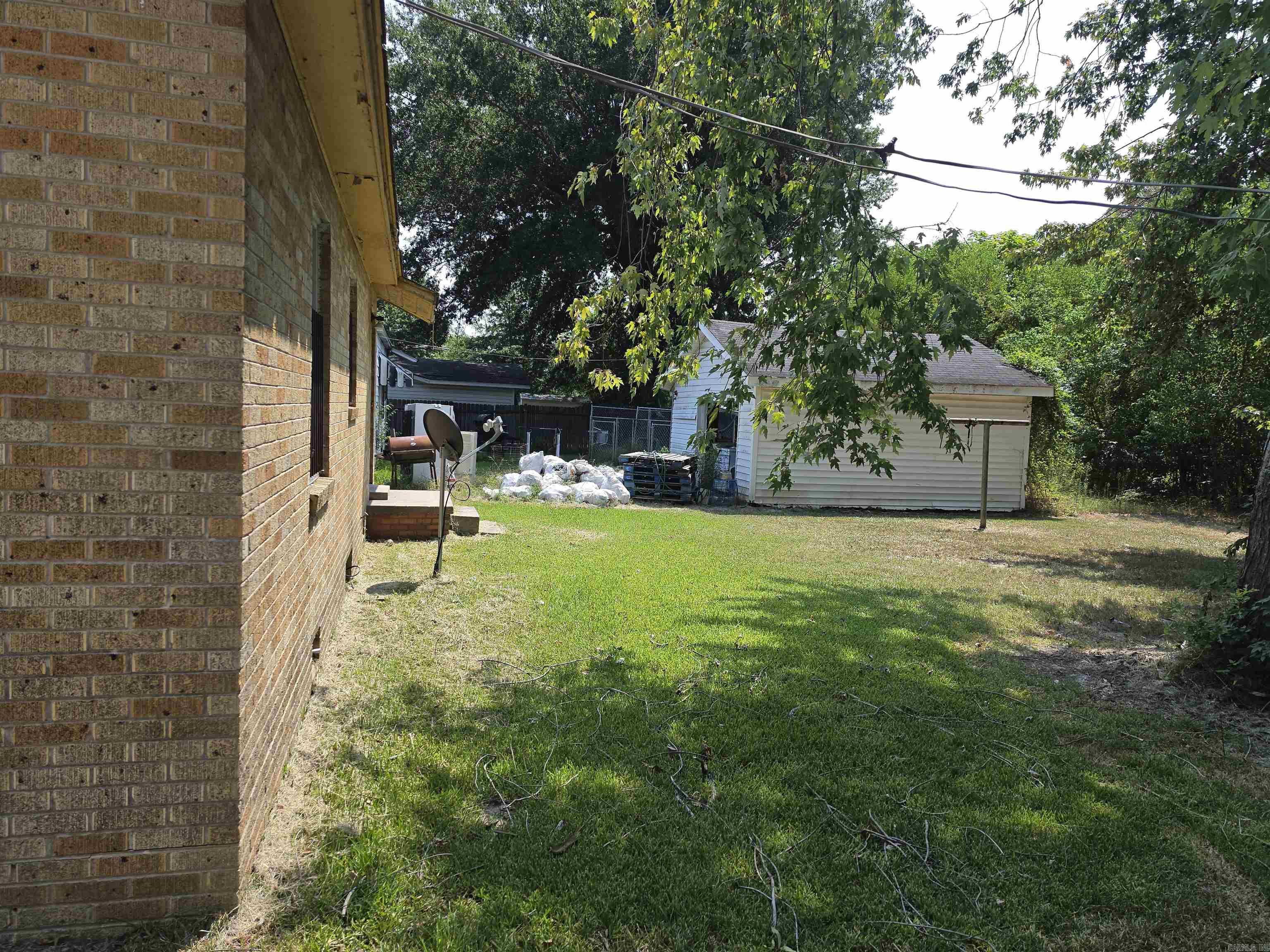 310 W 24th Property Photo 4