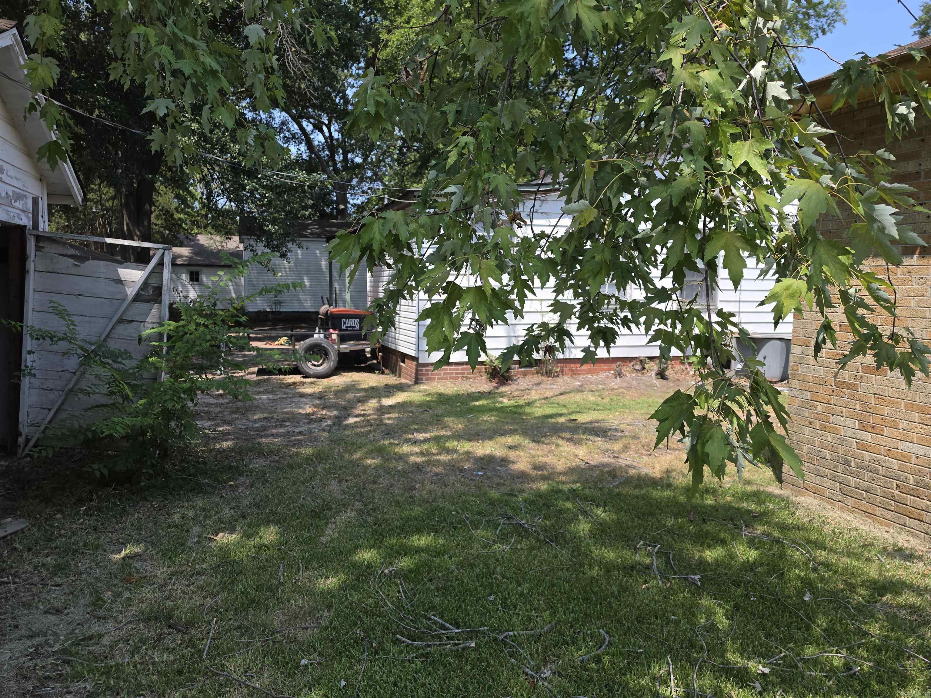 310 W 24th Property Photo 10