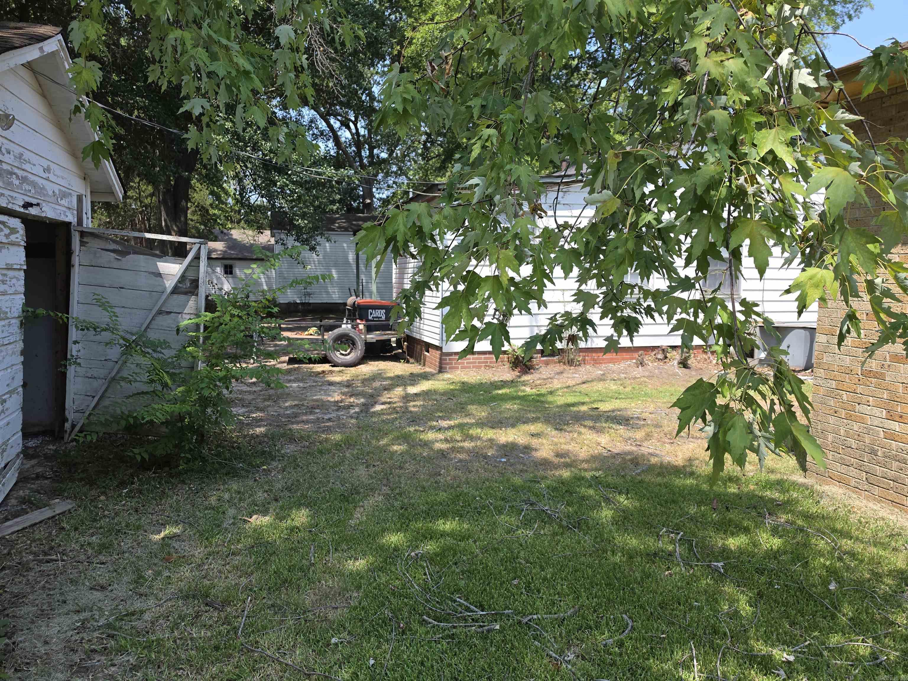 310 W 24th Property Photo 11
