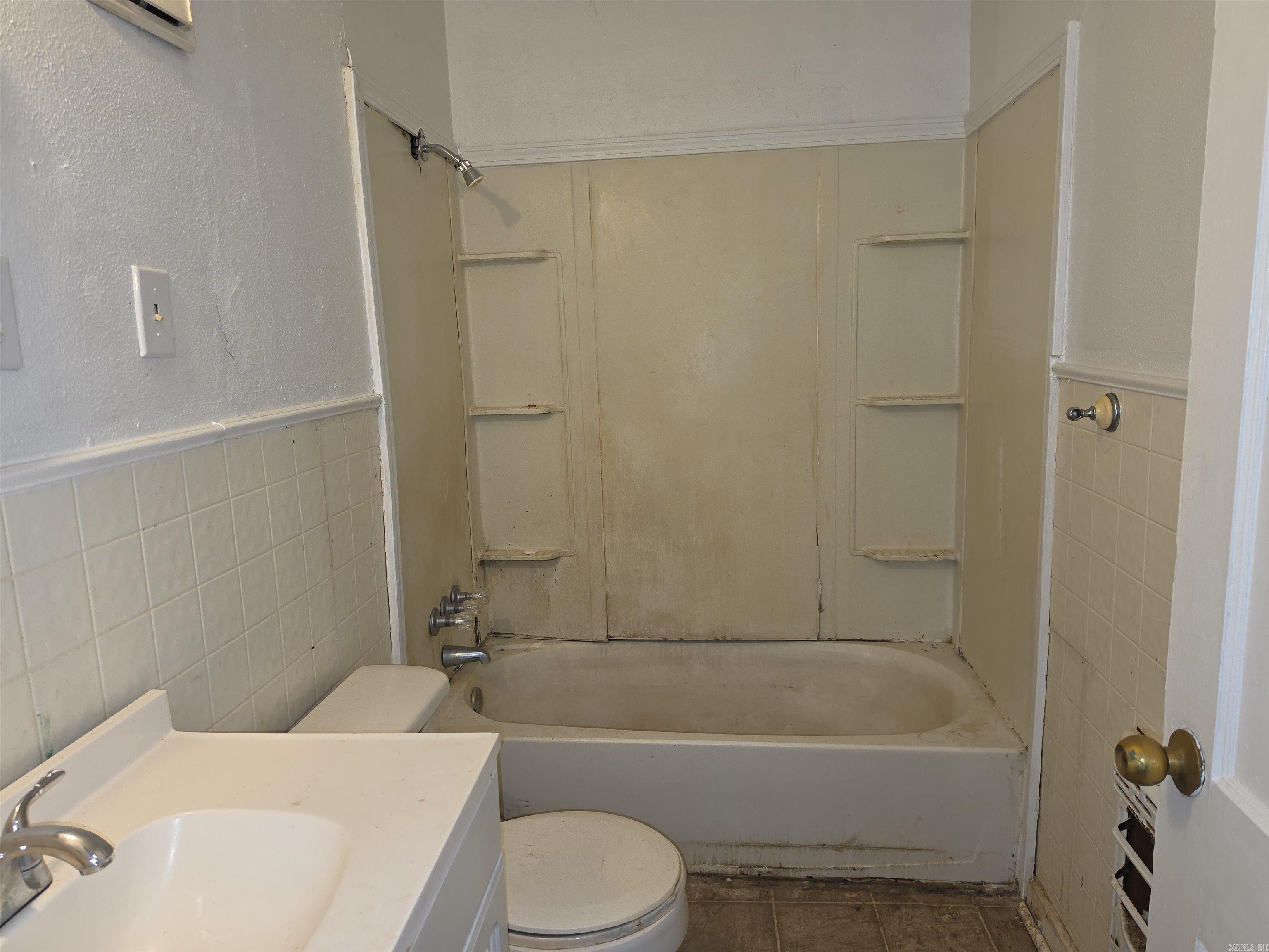 310 W 24th Property Photo 22