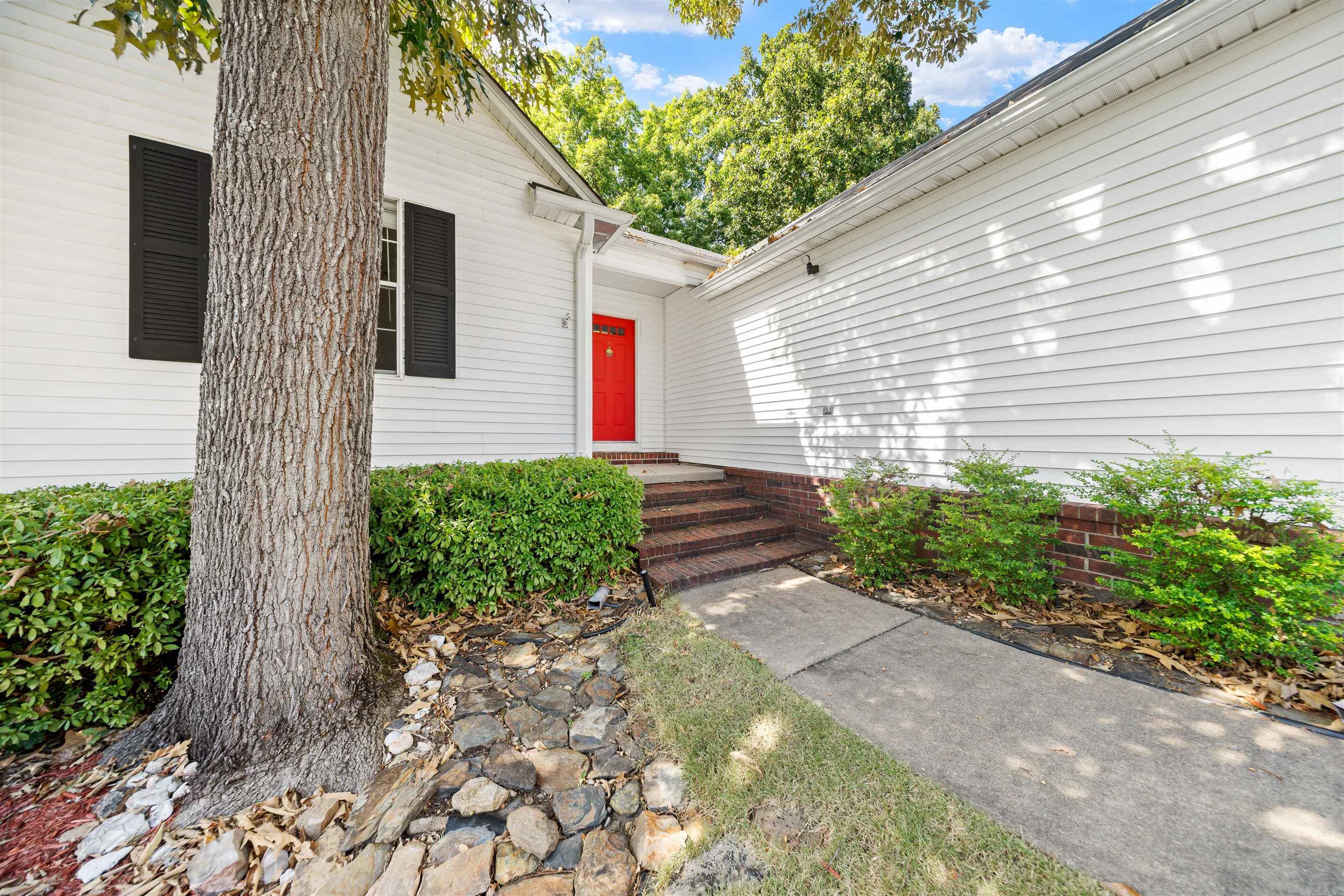 2116 Hickorynut Ct Property Photo 3