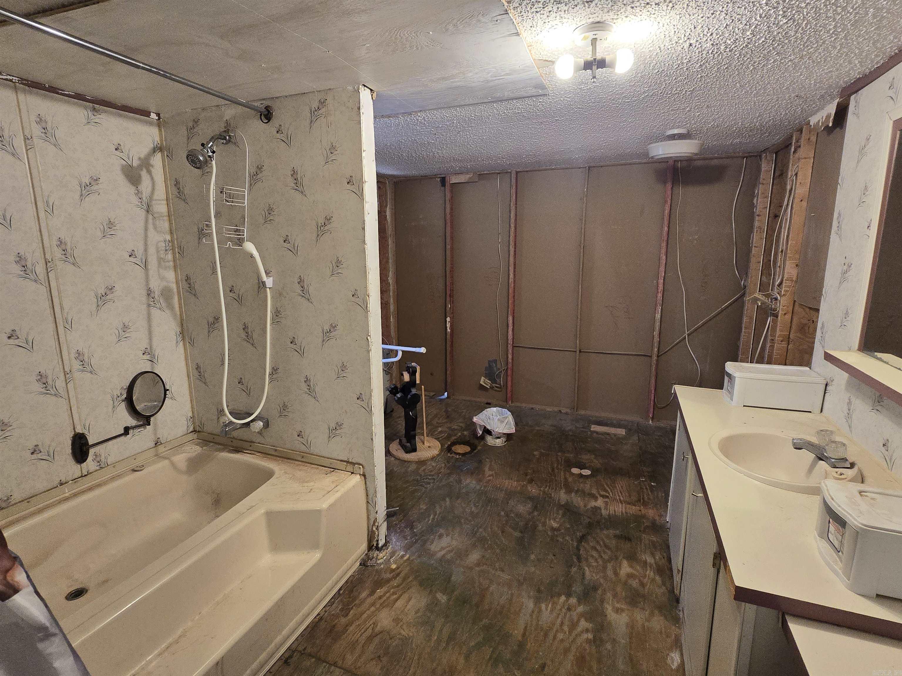 44 Deer Wood Cove Property Photo 7
