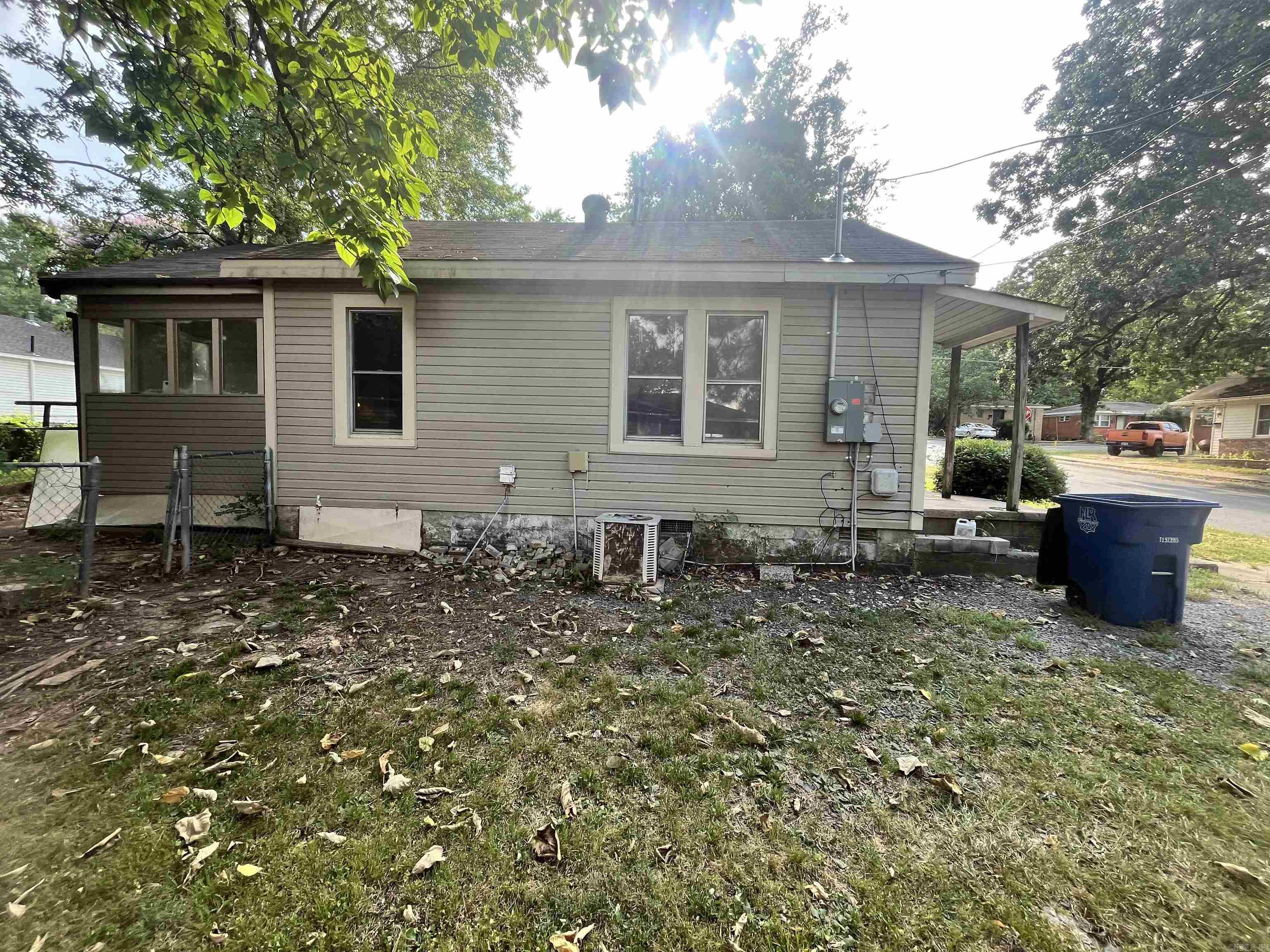 820 W 46th Property Photo 2