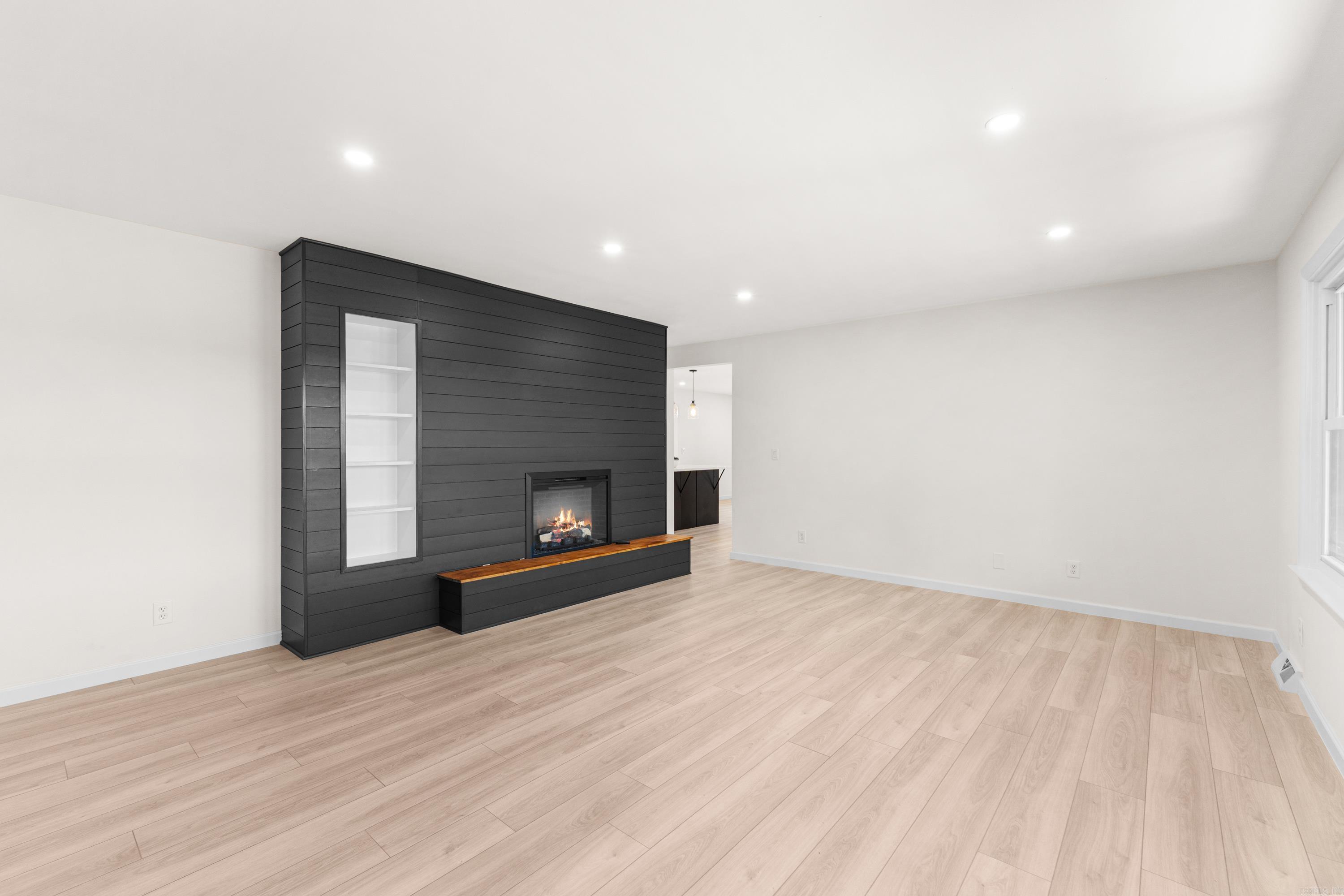 925 E 6th Street Property Photo 6