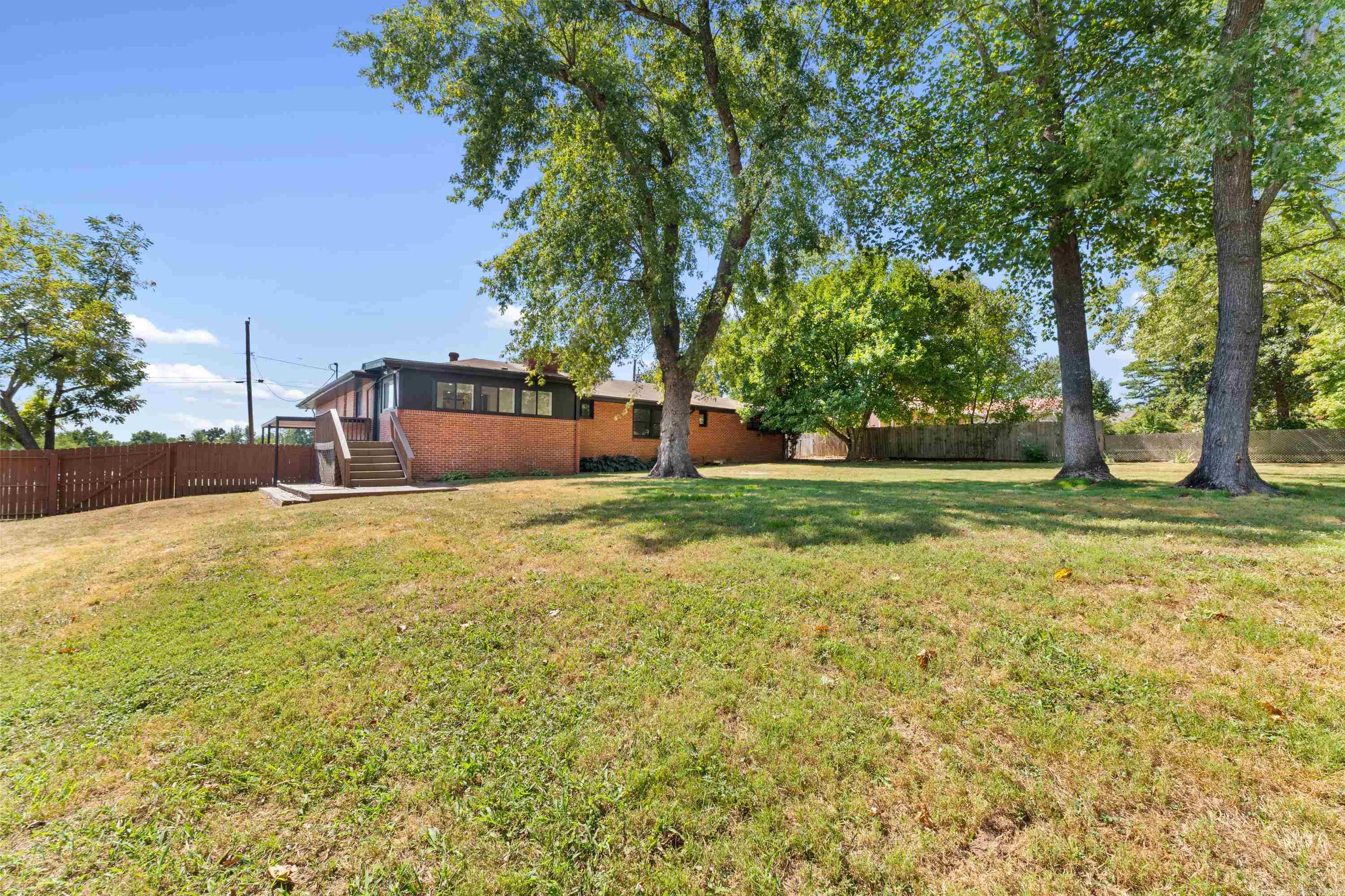 925 E 6th Street Property Photo 33