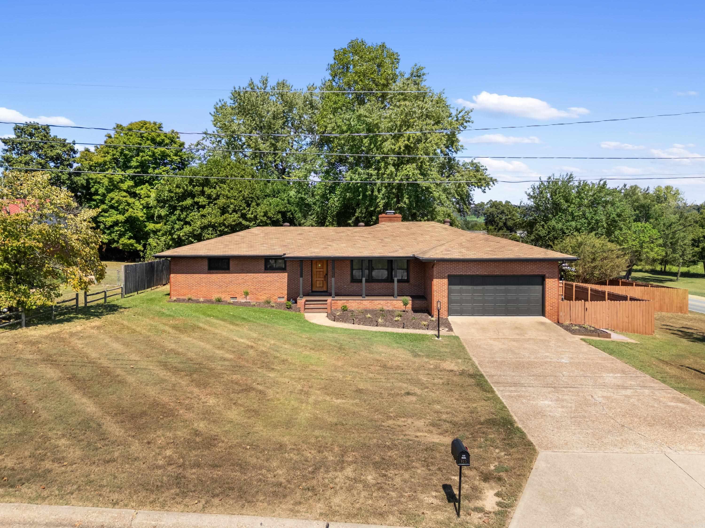 925 E 6th Street Property Photo 40