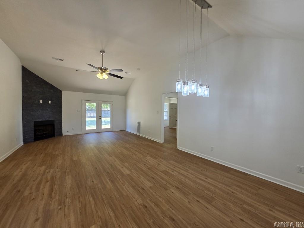708 Mockingbird Ln Property Photo 6