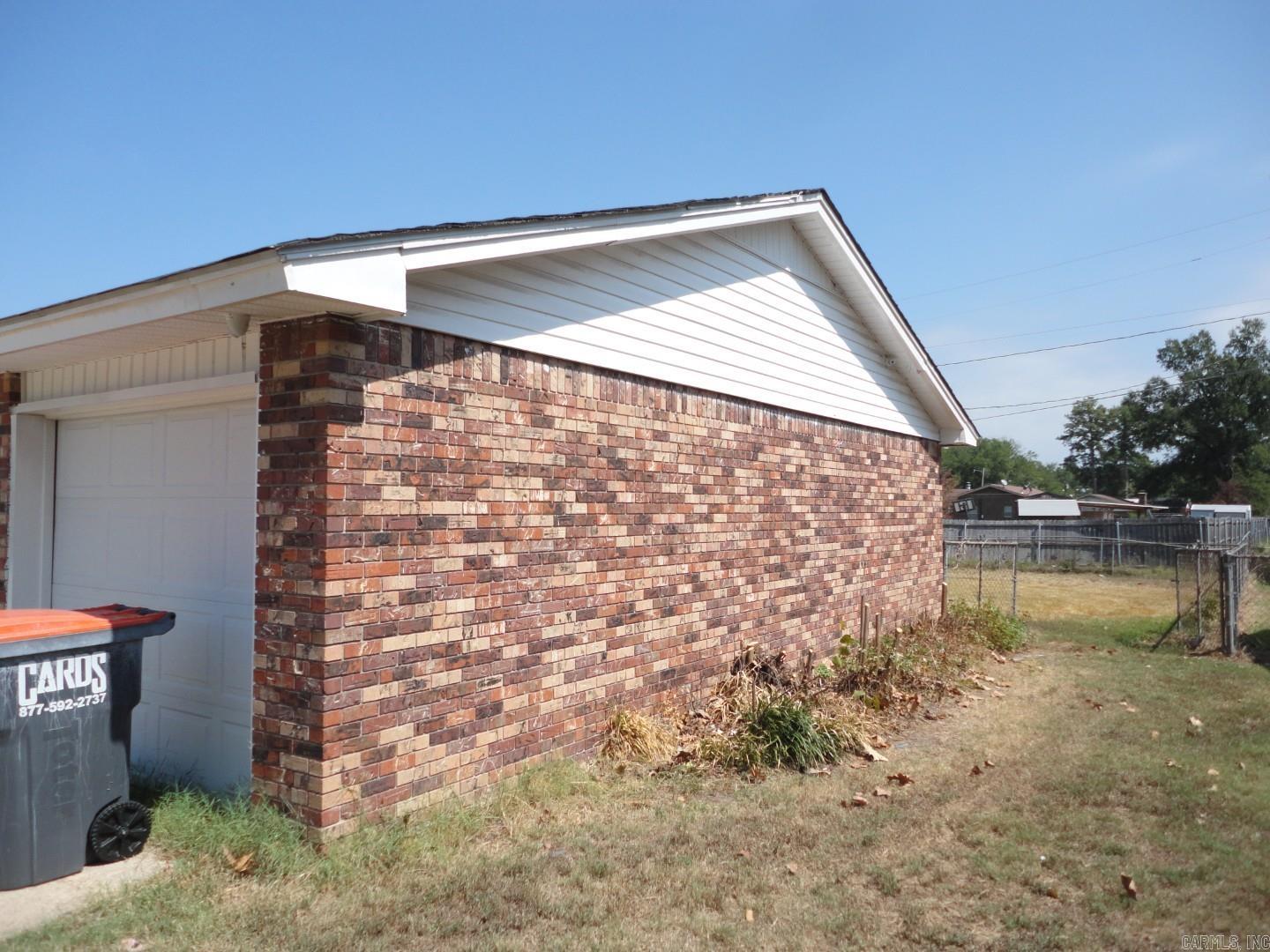 2905 S Taft Street Property Photo 3