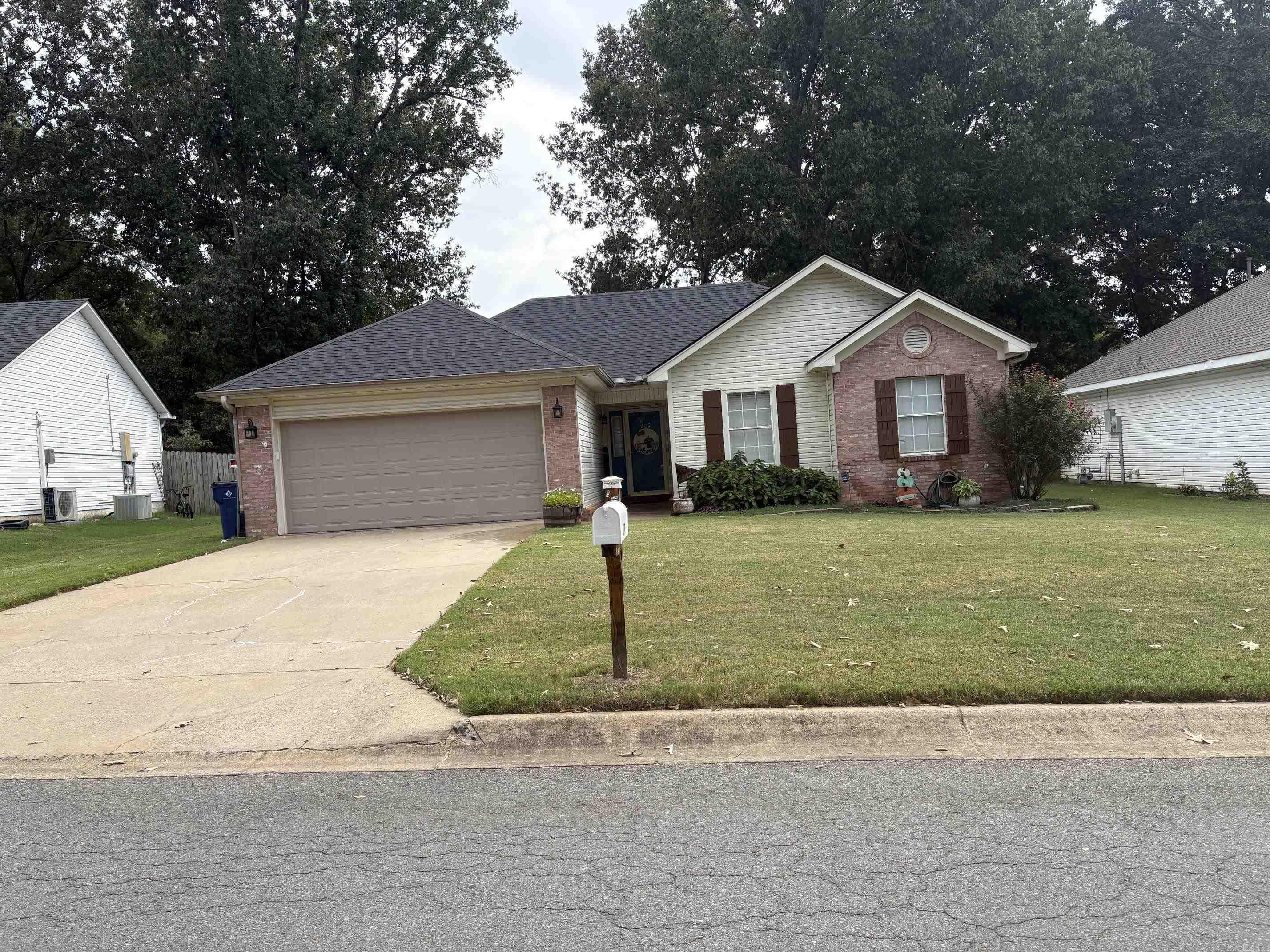 209 Rodney Guthrie Drive Property Photo 1
