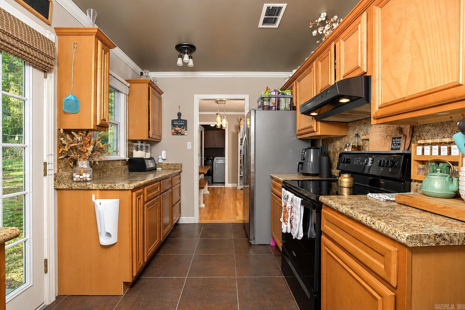 202 Carter Drive Property Photo 9