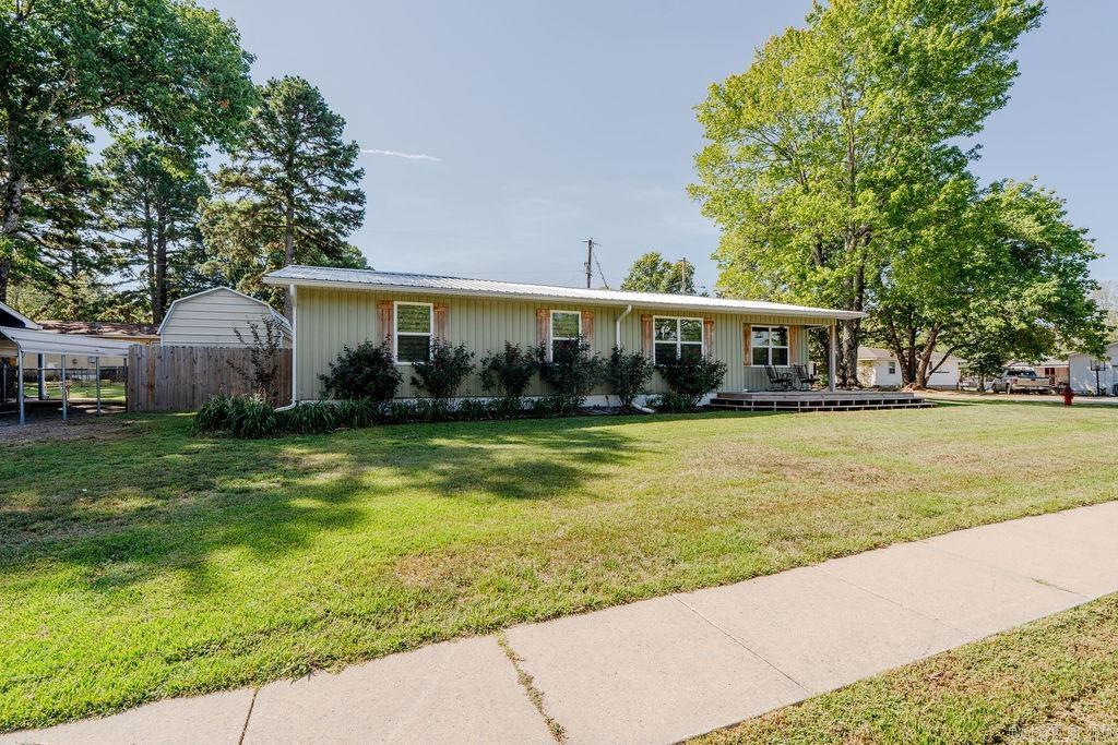 1419 W Front Street Property Photo 1