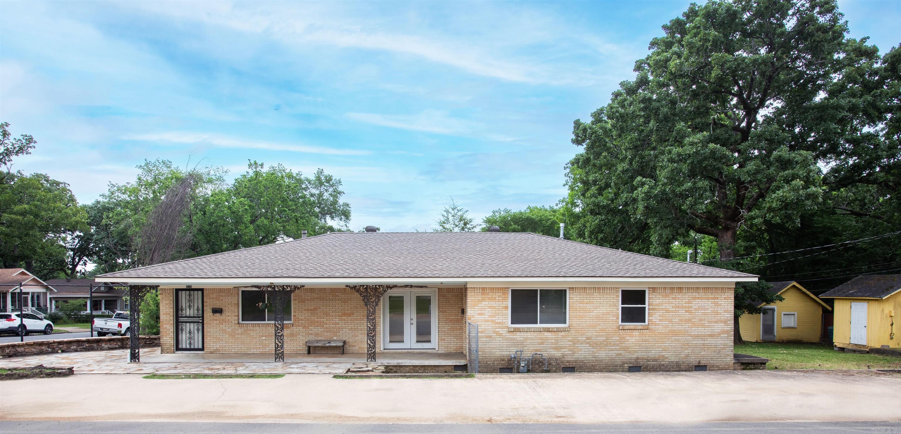 300 Rosetta Street Property Photo 1