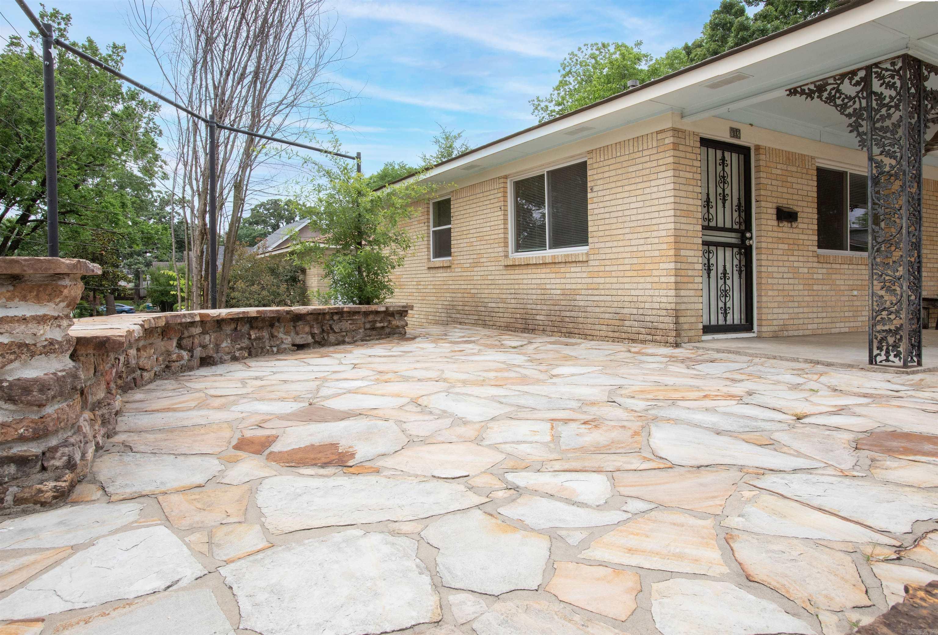 300 Rosetta Street Property Photo 2