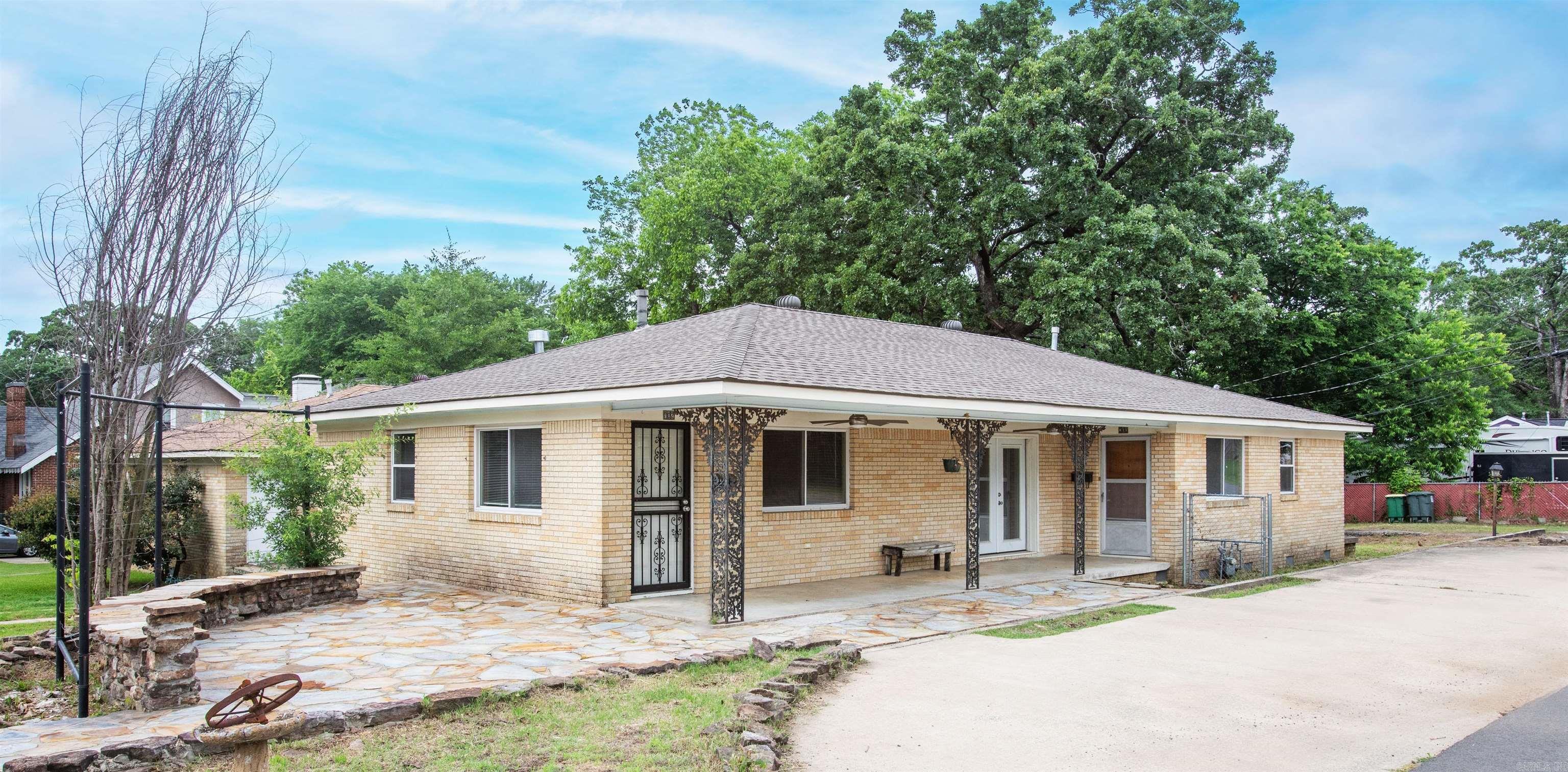 300 Rosetta Street Property Photo 3