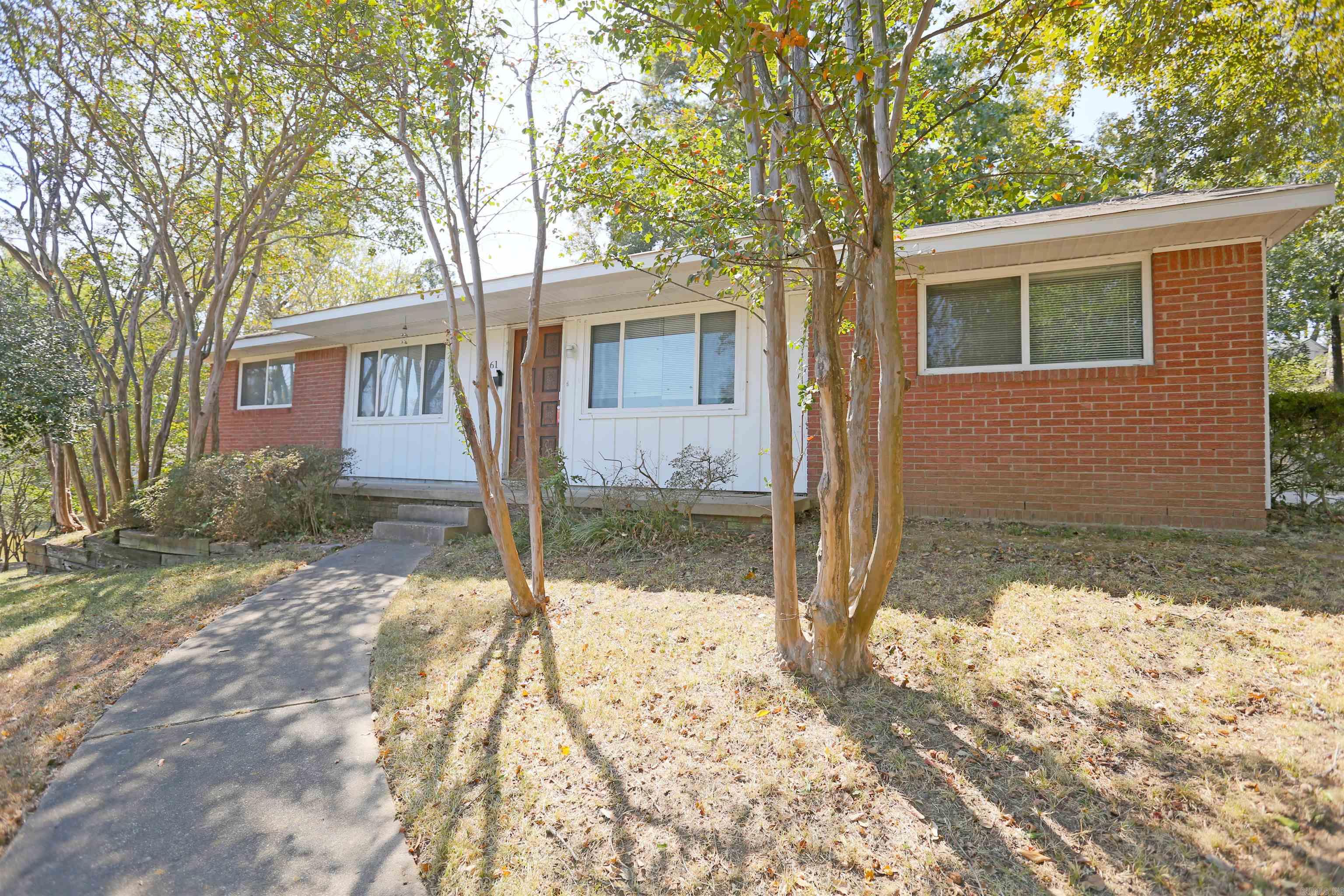 61 White Oak Lane Property Photo 1
