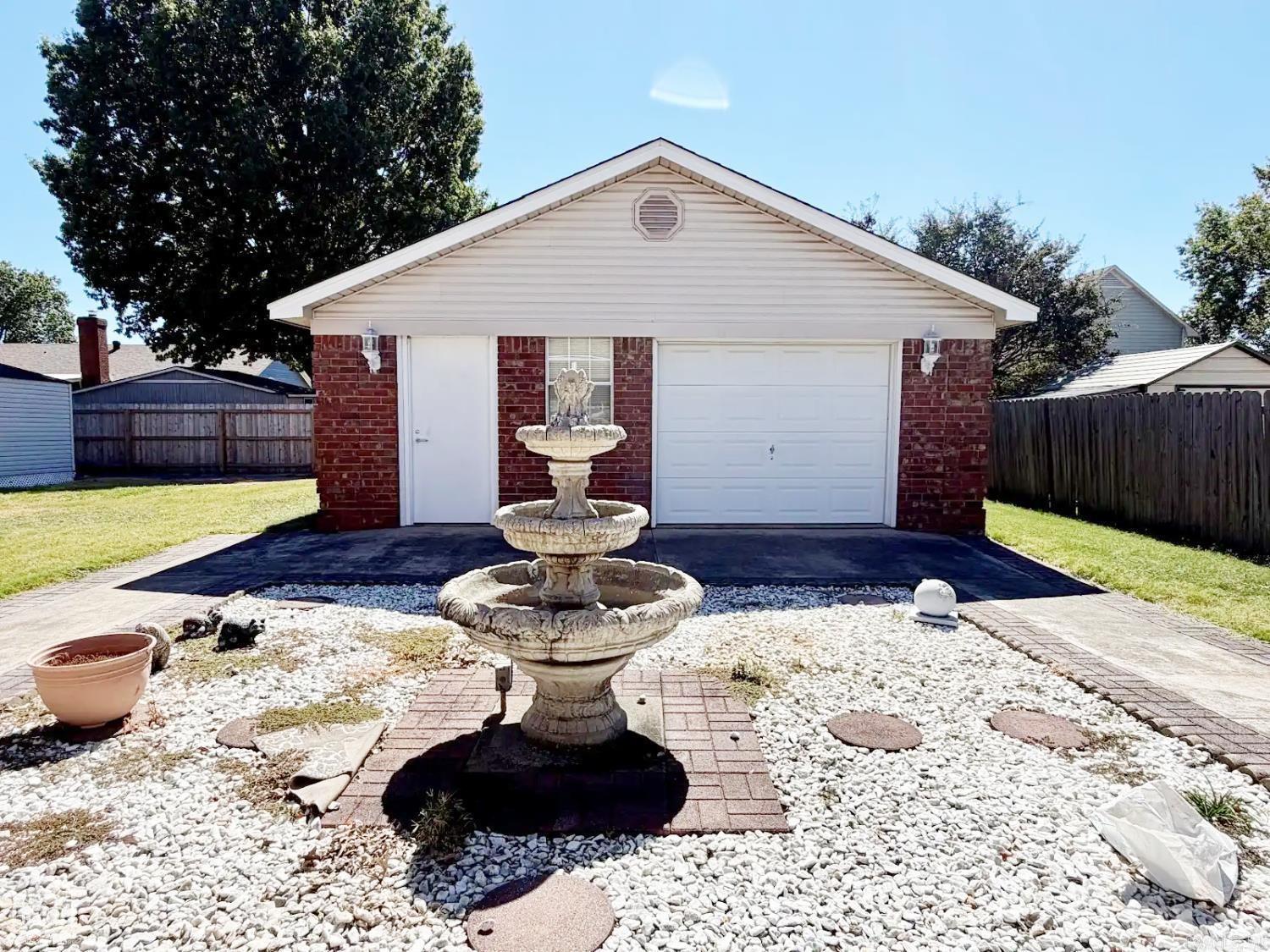 1404 Wingate Cove Property Photo 17