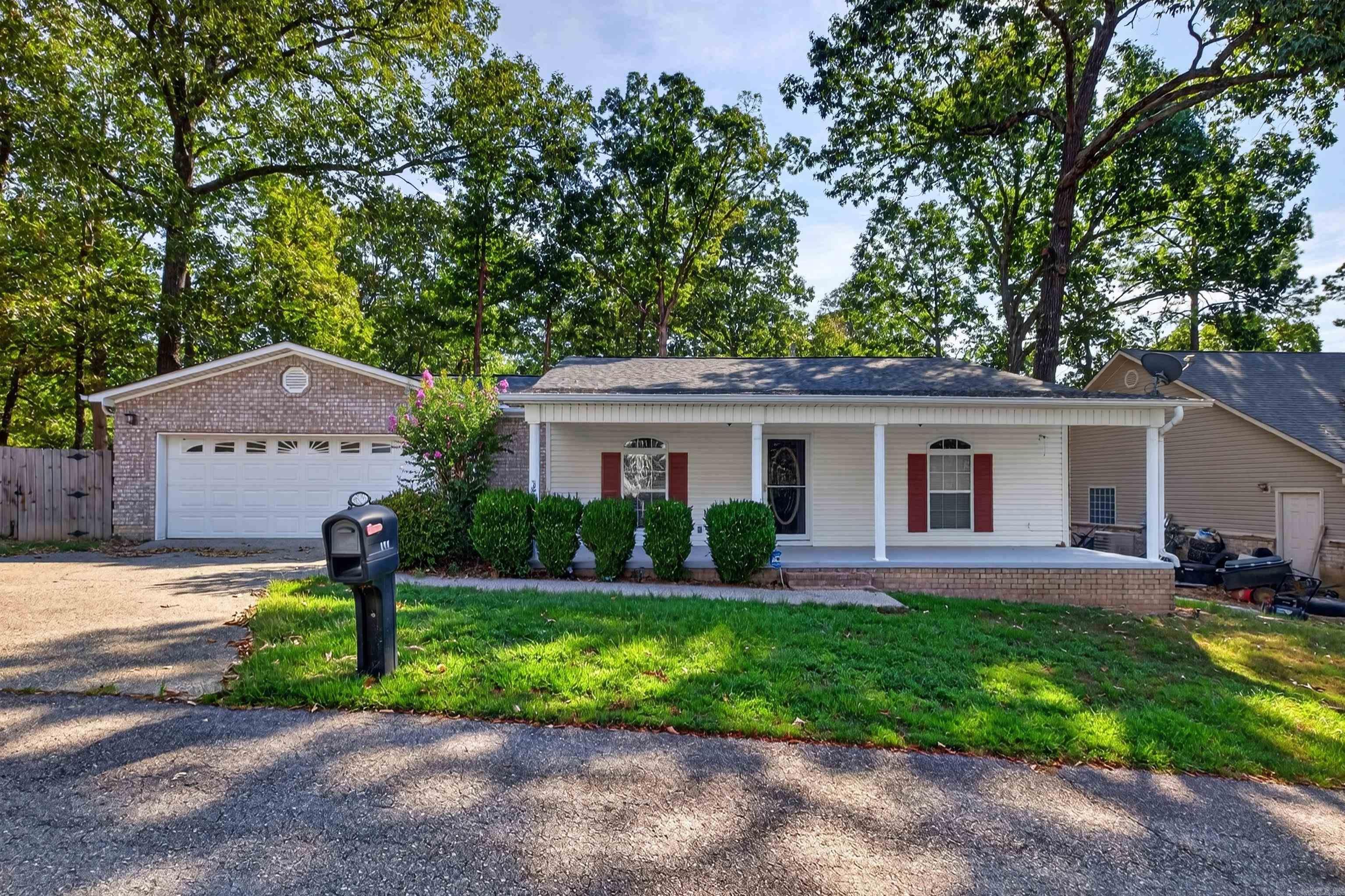 105 Chisholm Trail Property Photo 1
