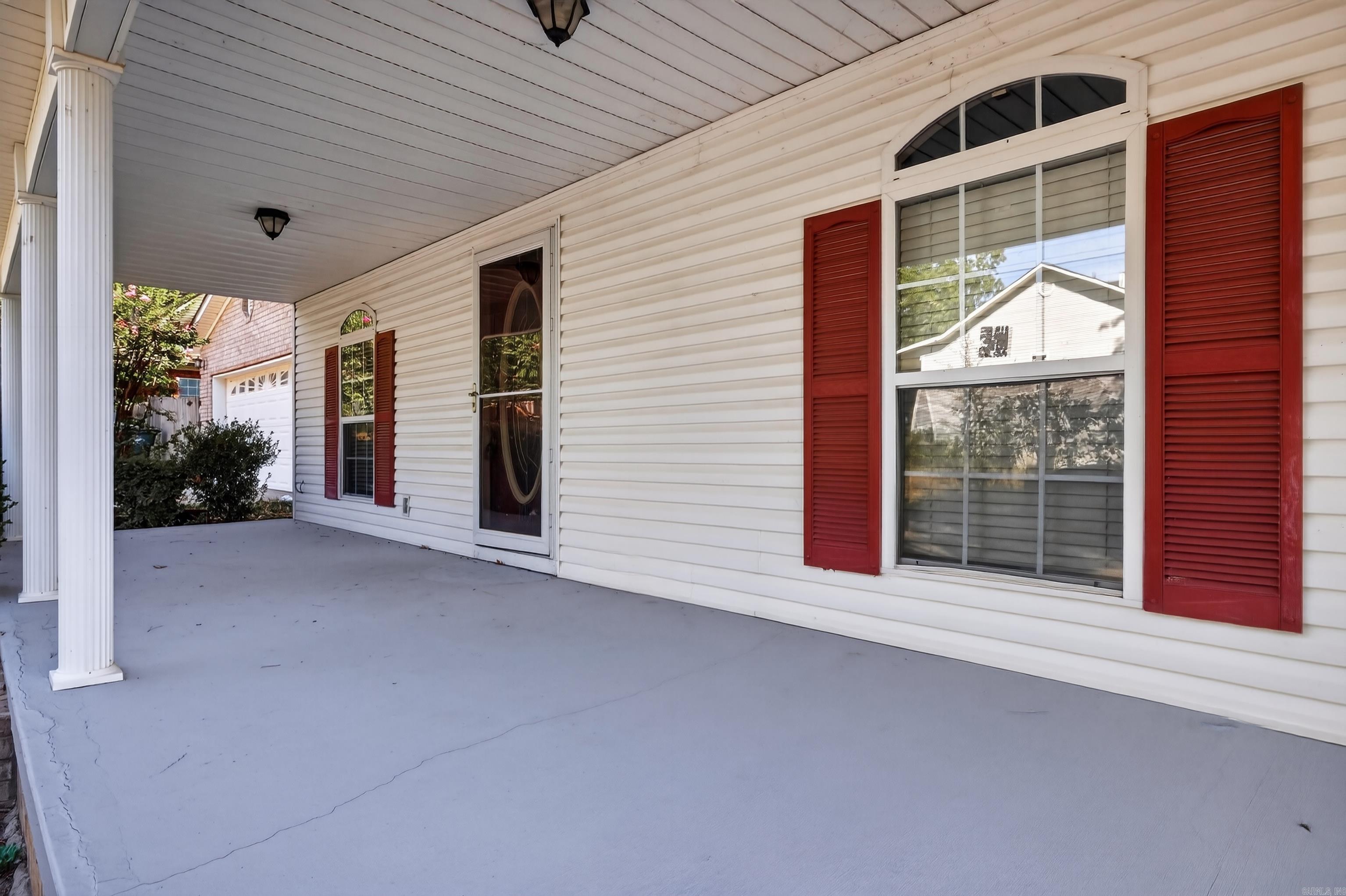 105 Chisholm Trail Property Photo 4