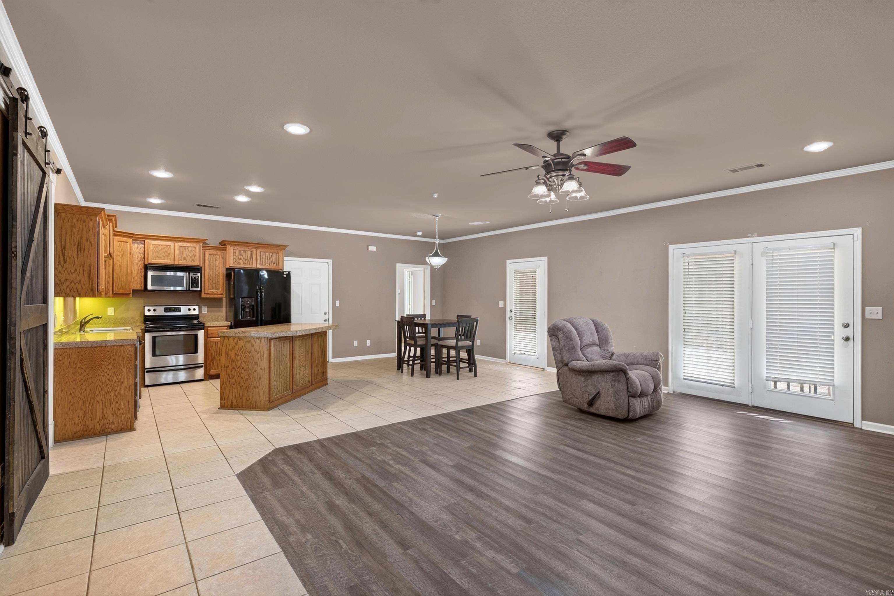 105 Chisholm Trail Property Photo 6