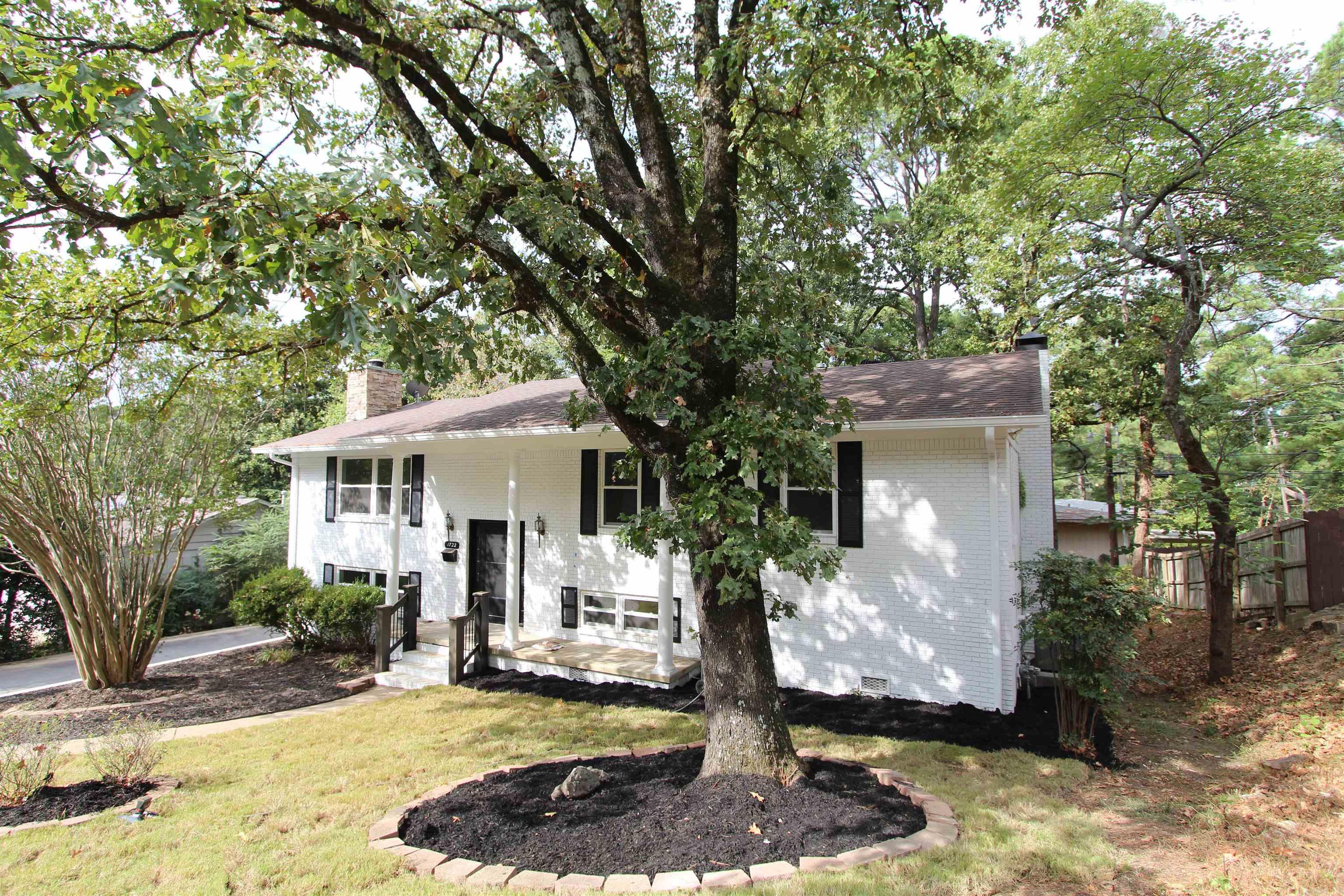 1722 Alberta Dr Property Photo 2