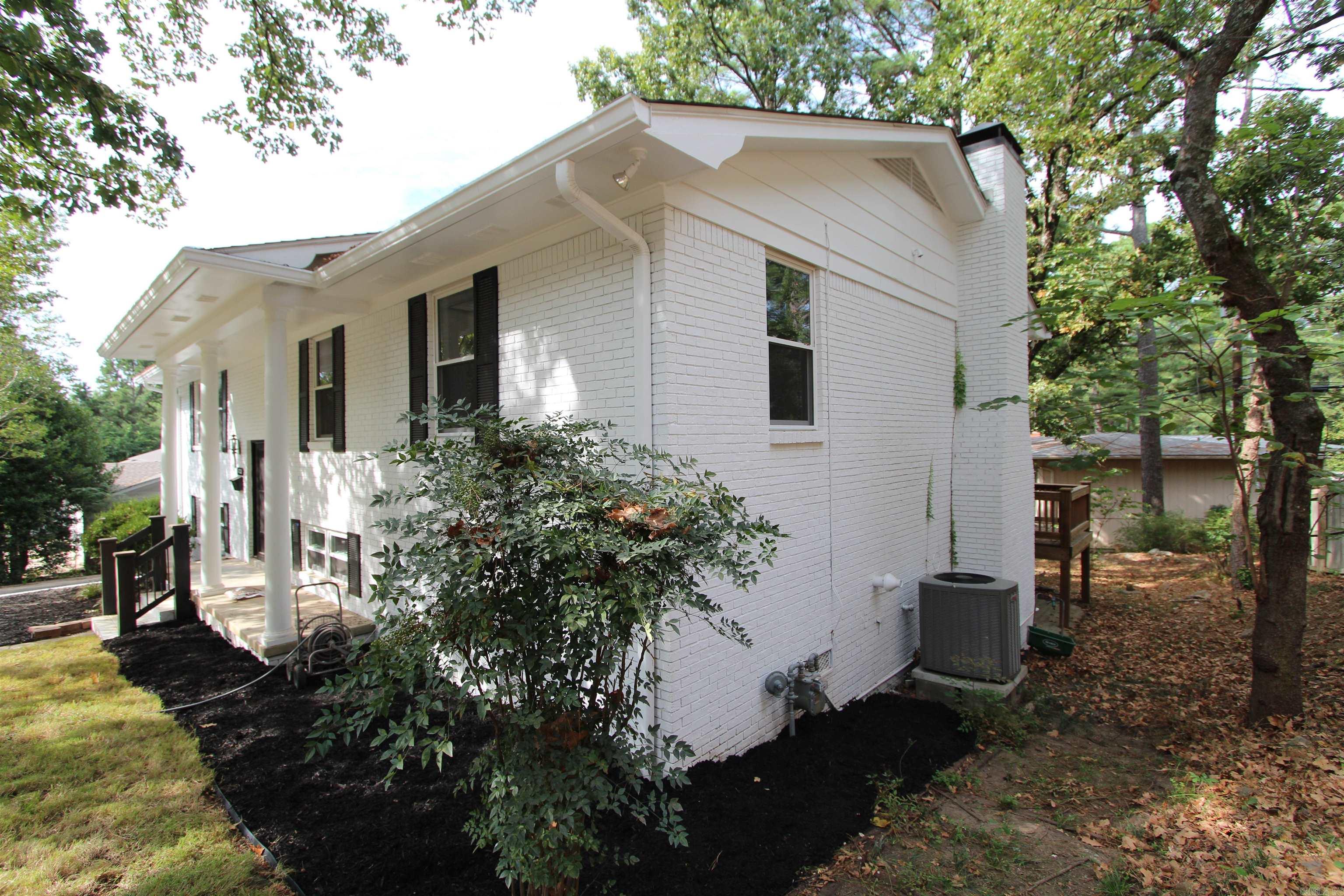 1722 Alberta Dr Property Photo 3