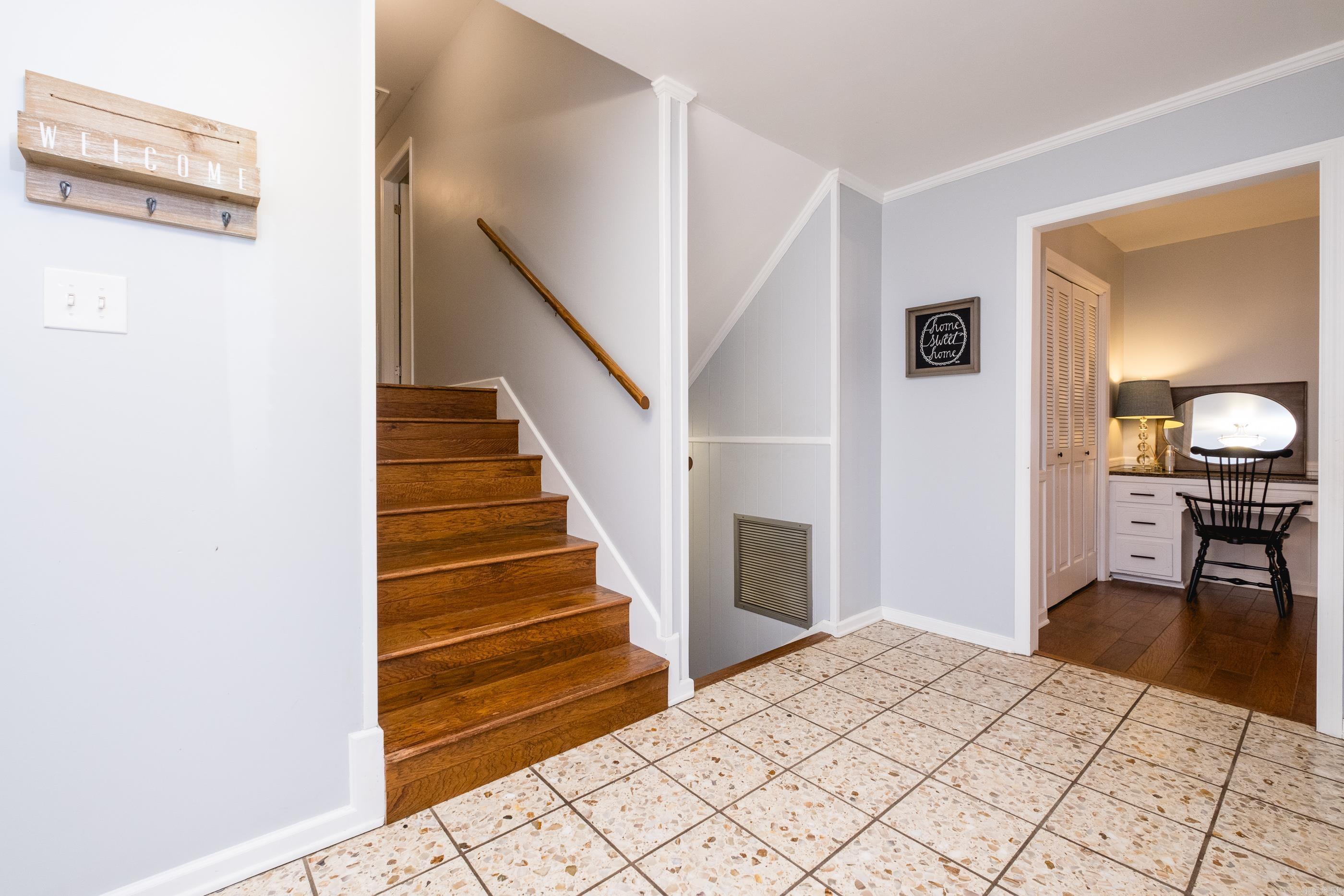 1017 Kings Mountain Drive Property Photo 6