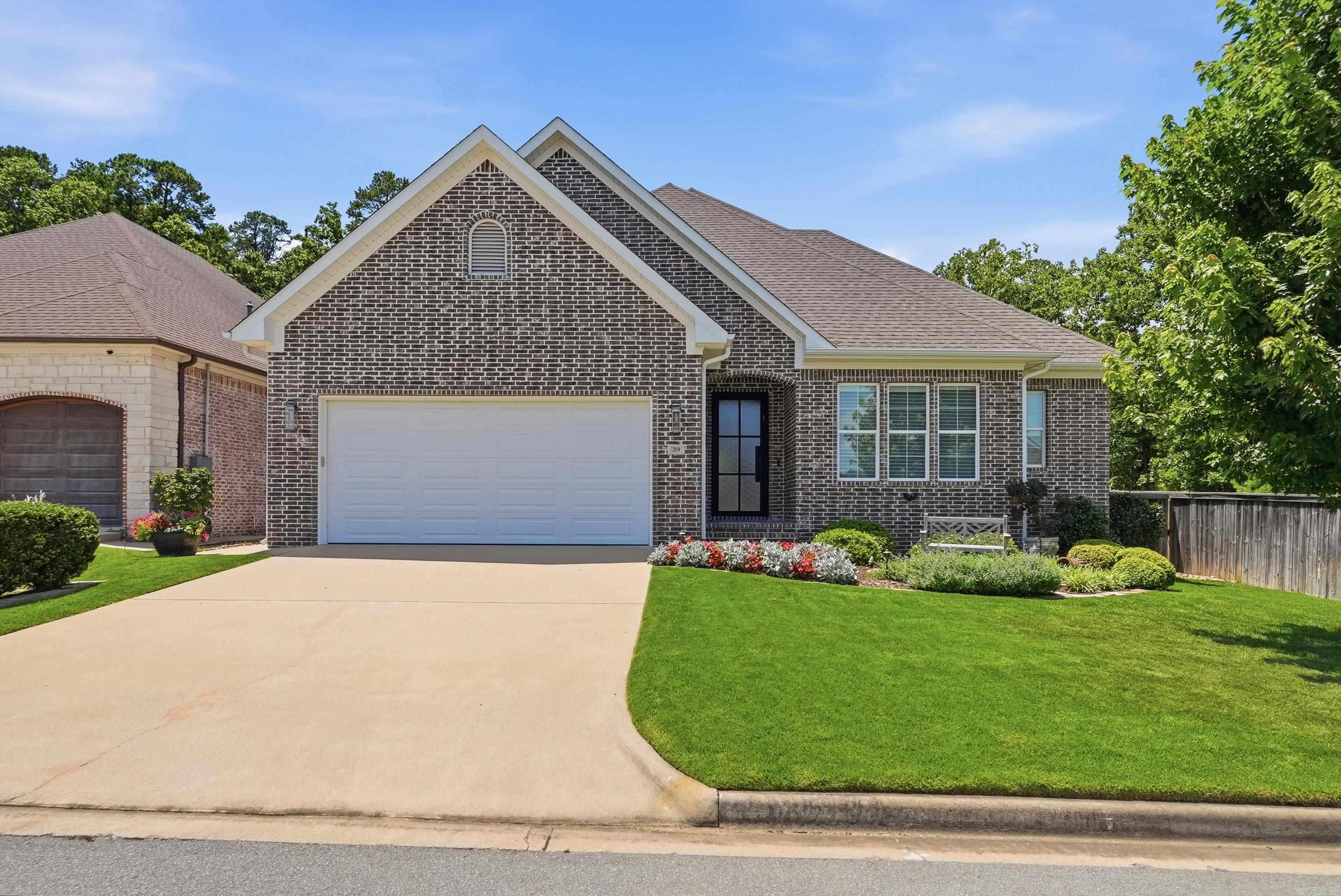 39 Belles Fleurs Circle Property Photo 2